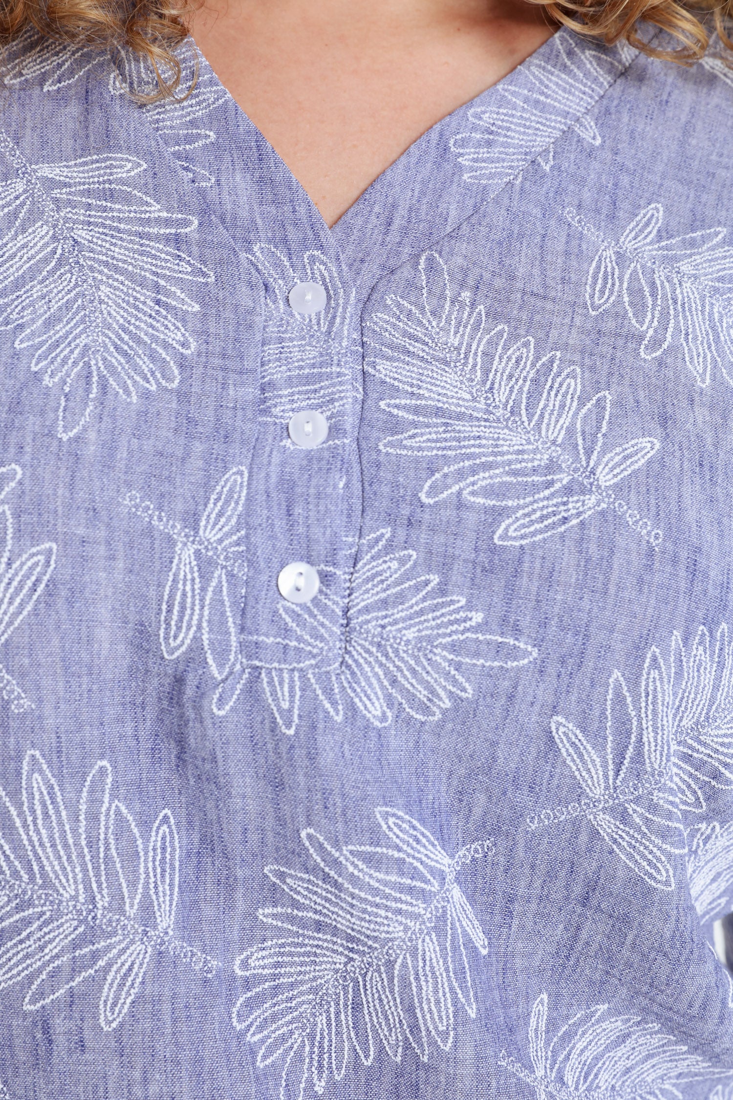 Blouse bicolore détail feuilles - Image 4