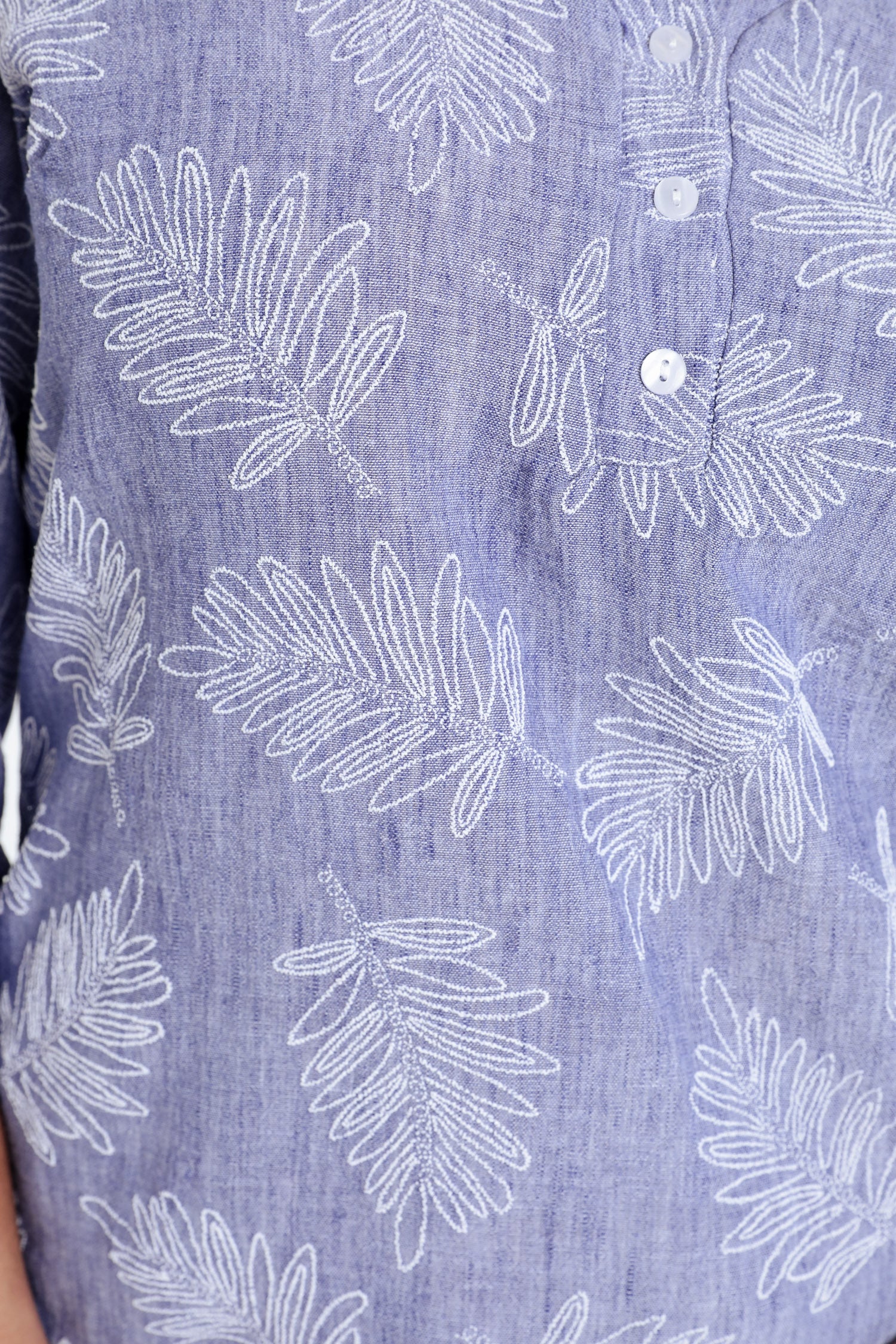 Blouse bicolore détail feuilles - Image 6