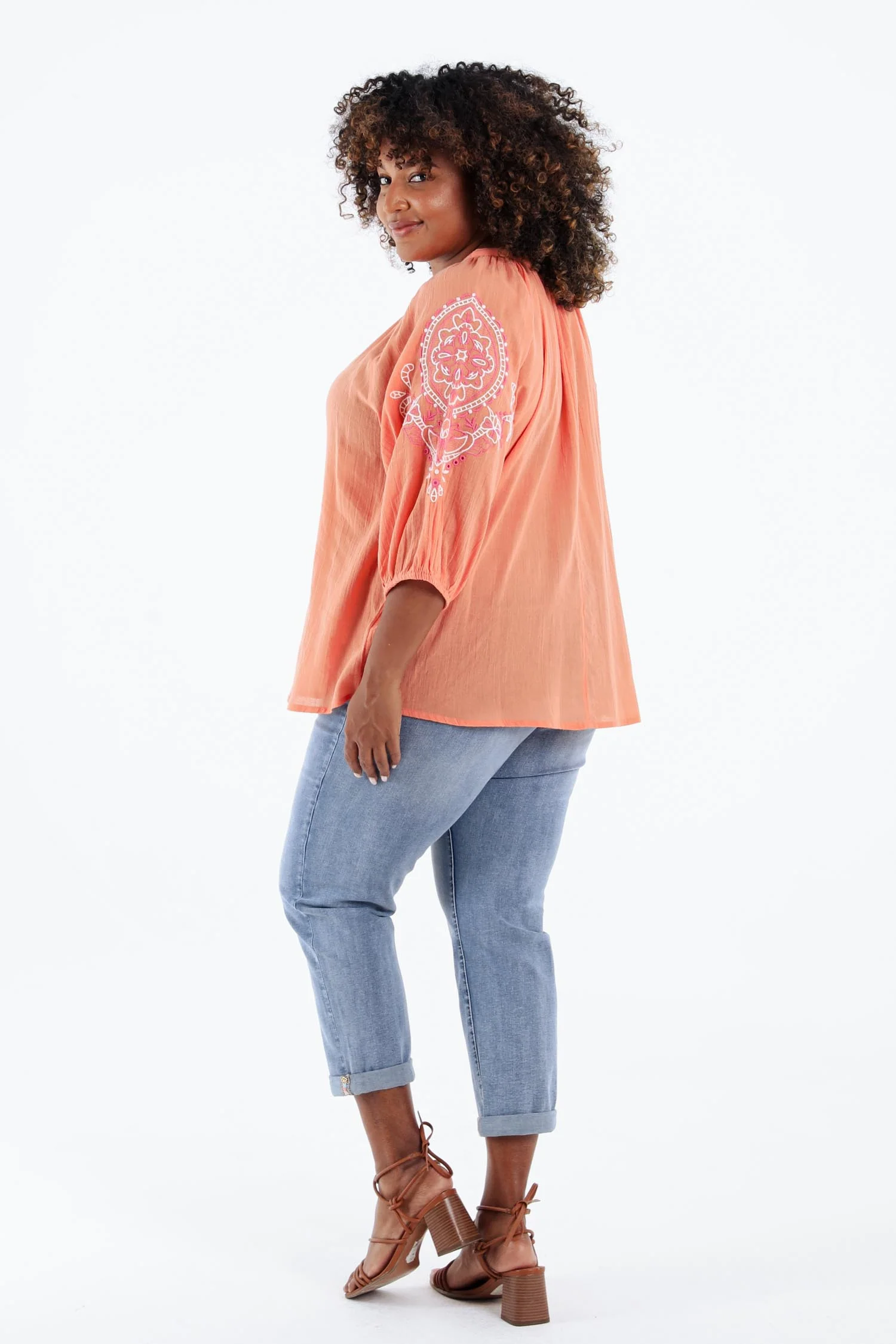 Blouse en conton unie avec broderies - Image 2