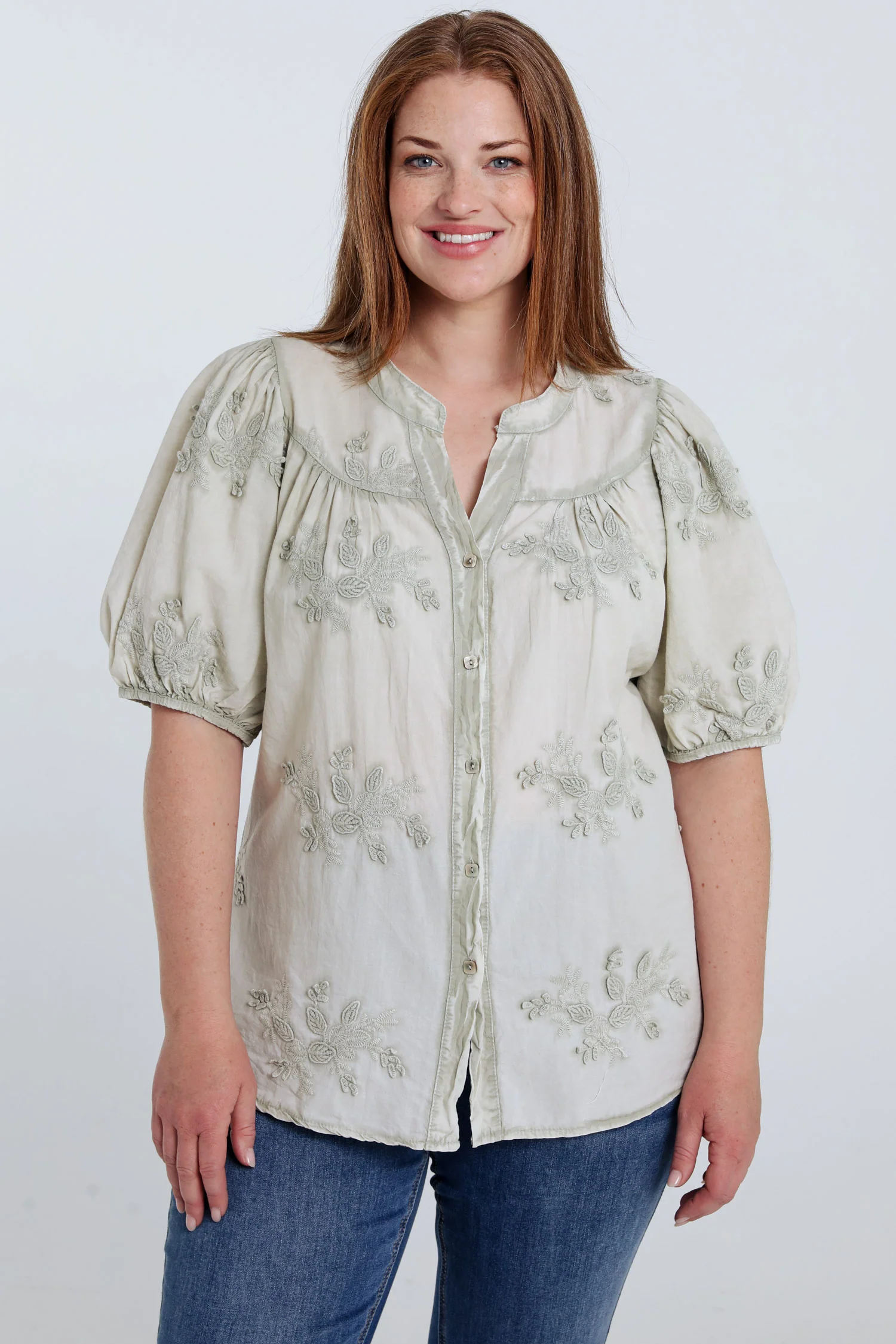Blouse en coton avec fleurs brodées