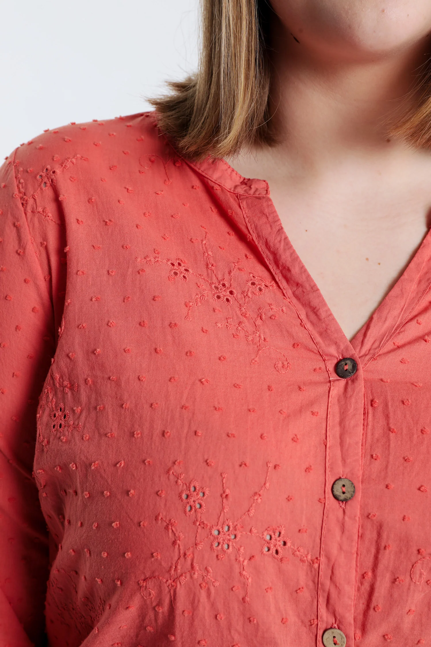 Blouse en coton unie broderies et plumetis - Image 15