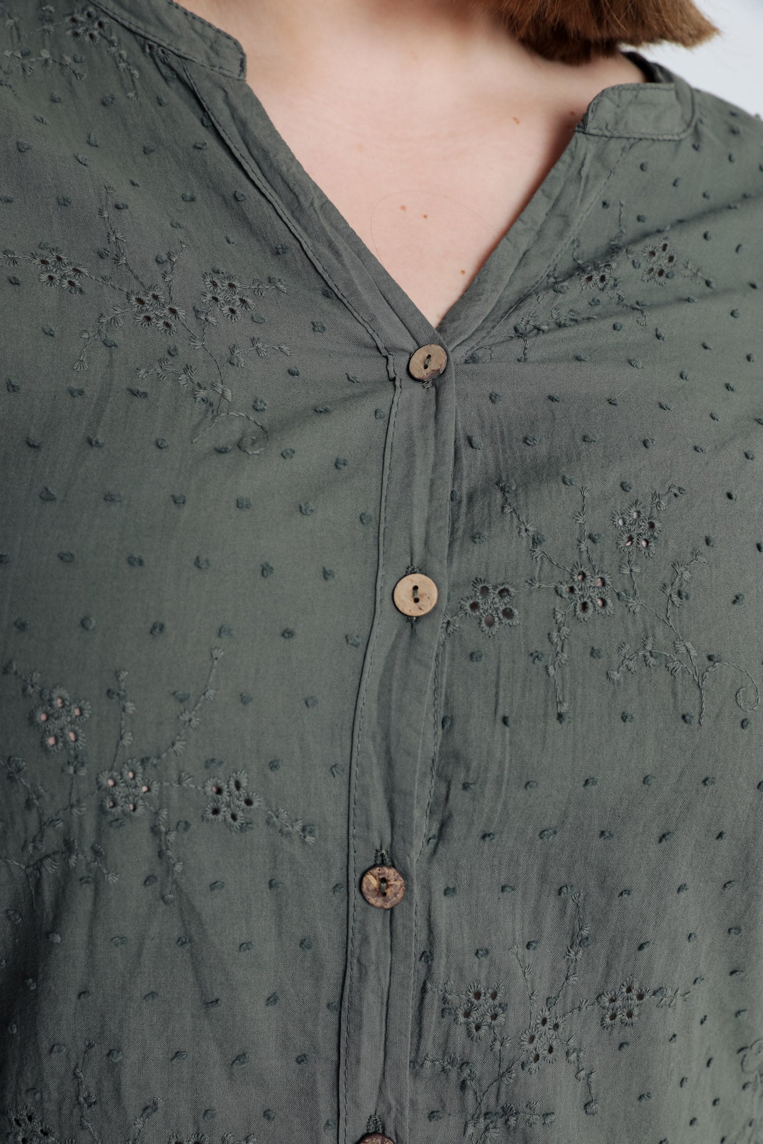 Blouse en coton unie broderies et plumetis - Image 3