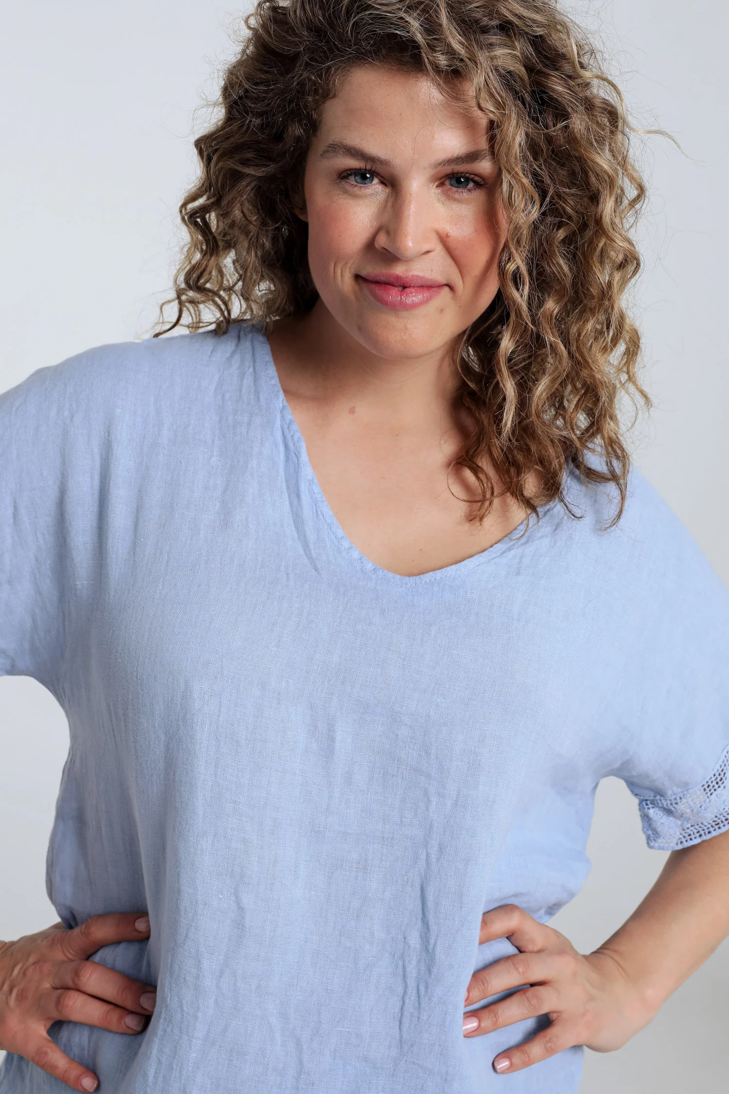 Blouse en lin unie détail sequins - Image 16