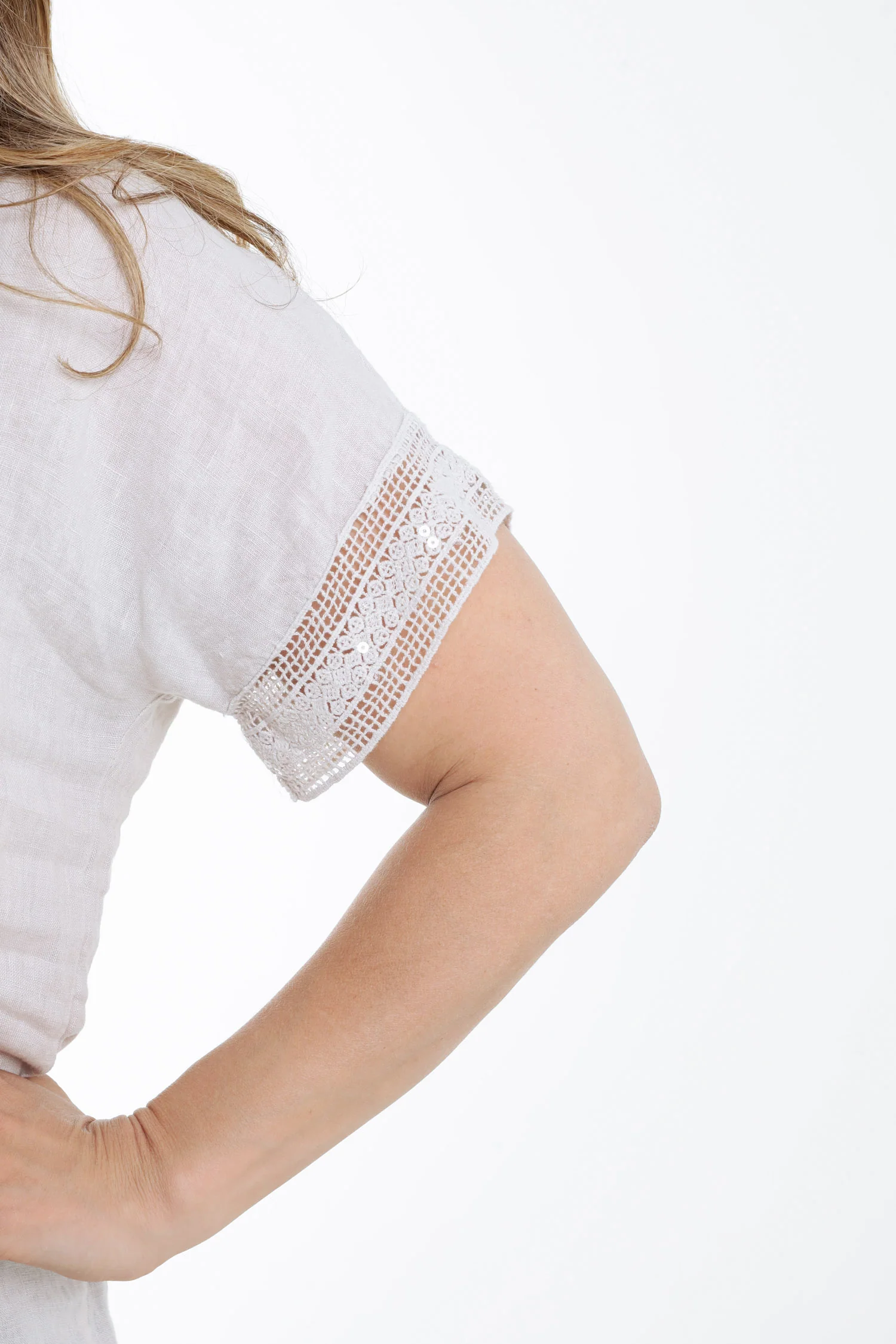 Blouse en lin unie détail sequins - Image 3