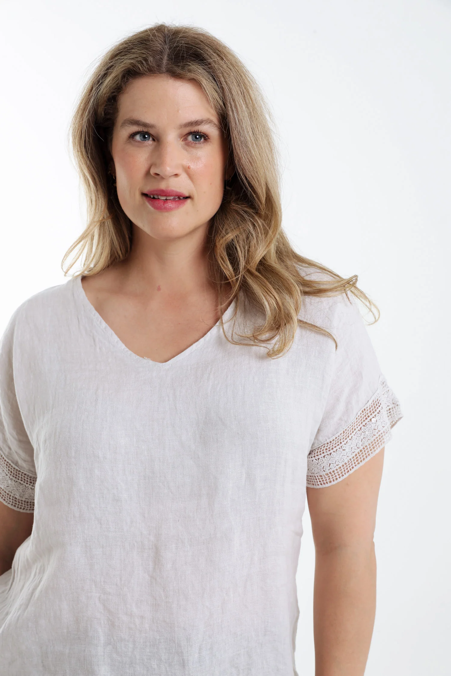 Blouse en lin unie détail sequins - Image 5