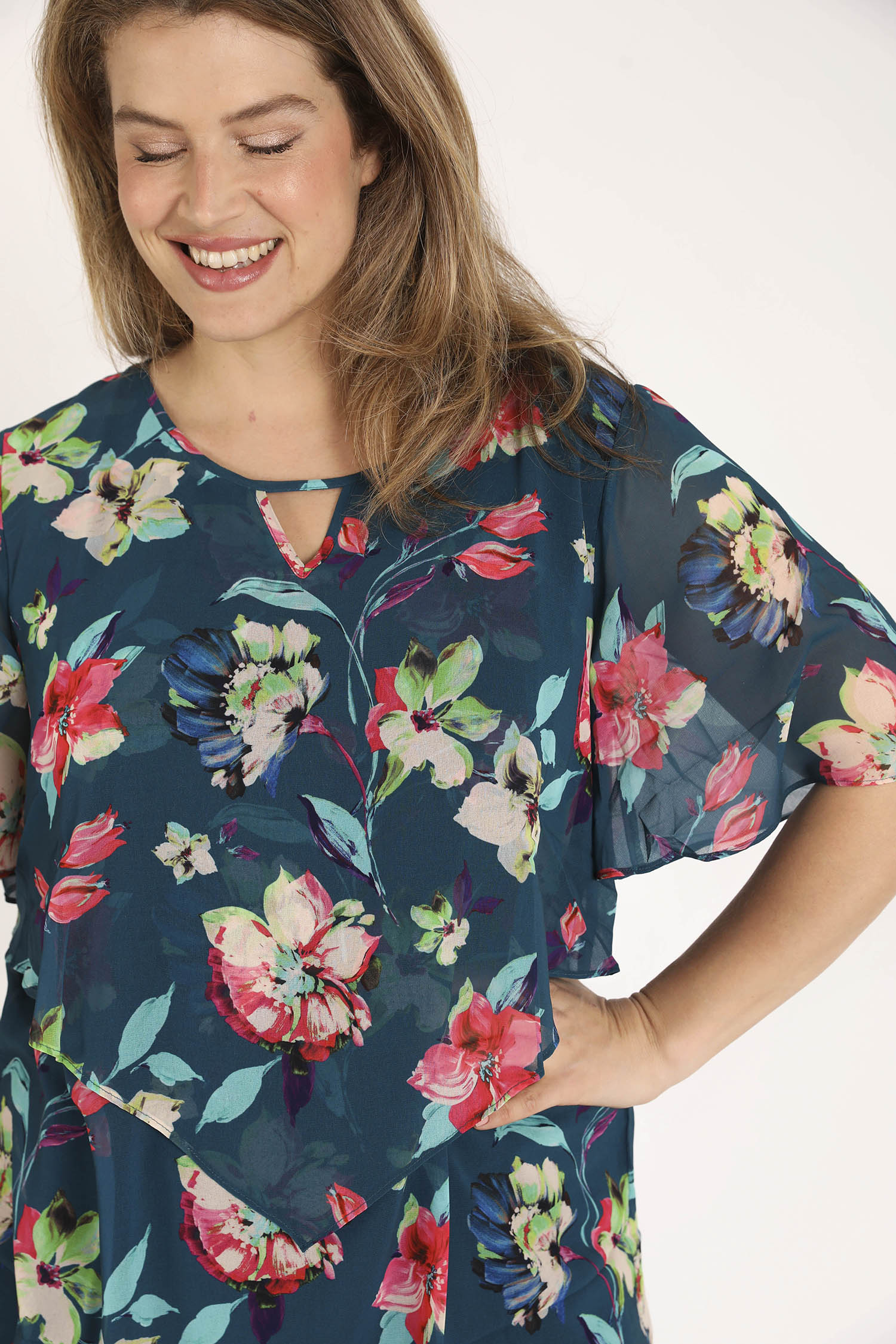 EXCLU SHEEGO - Blouse en viscose imprimé floral - Image 4