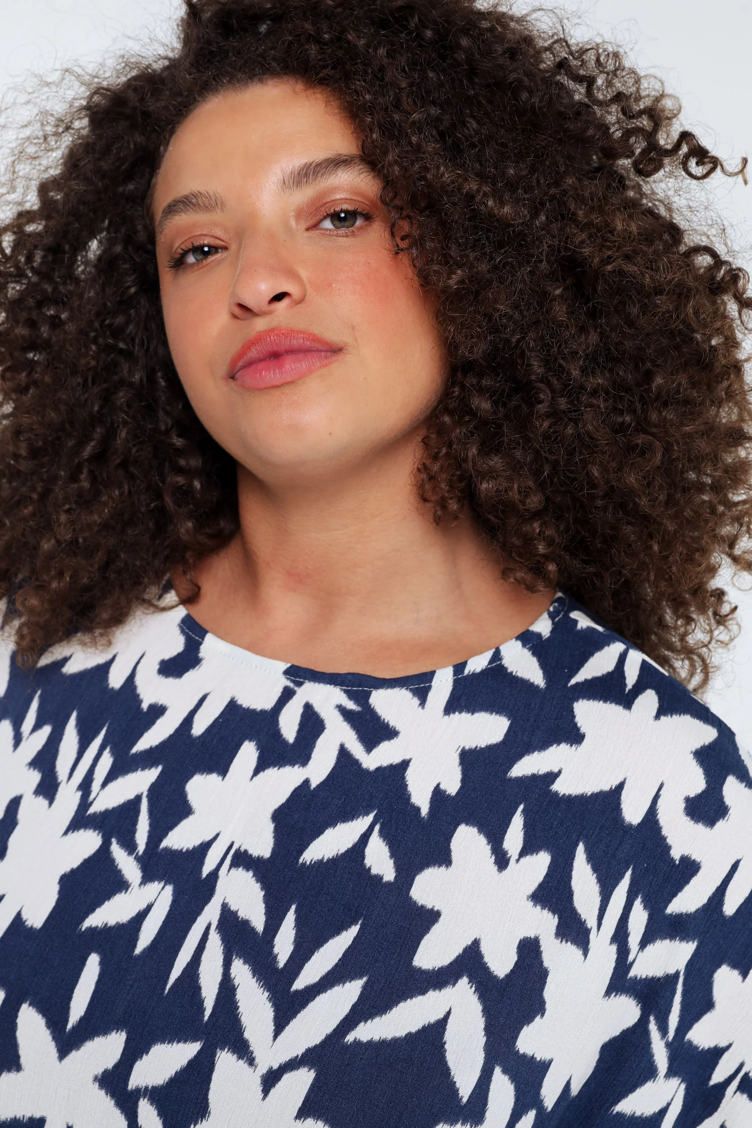 Blouse en viscose imprimé floral bicolore - Image 5