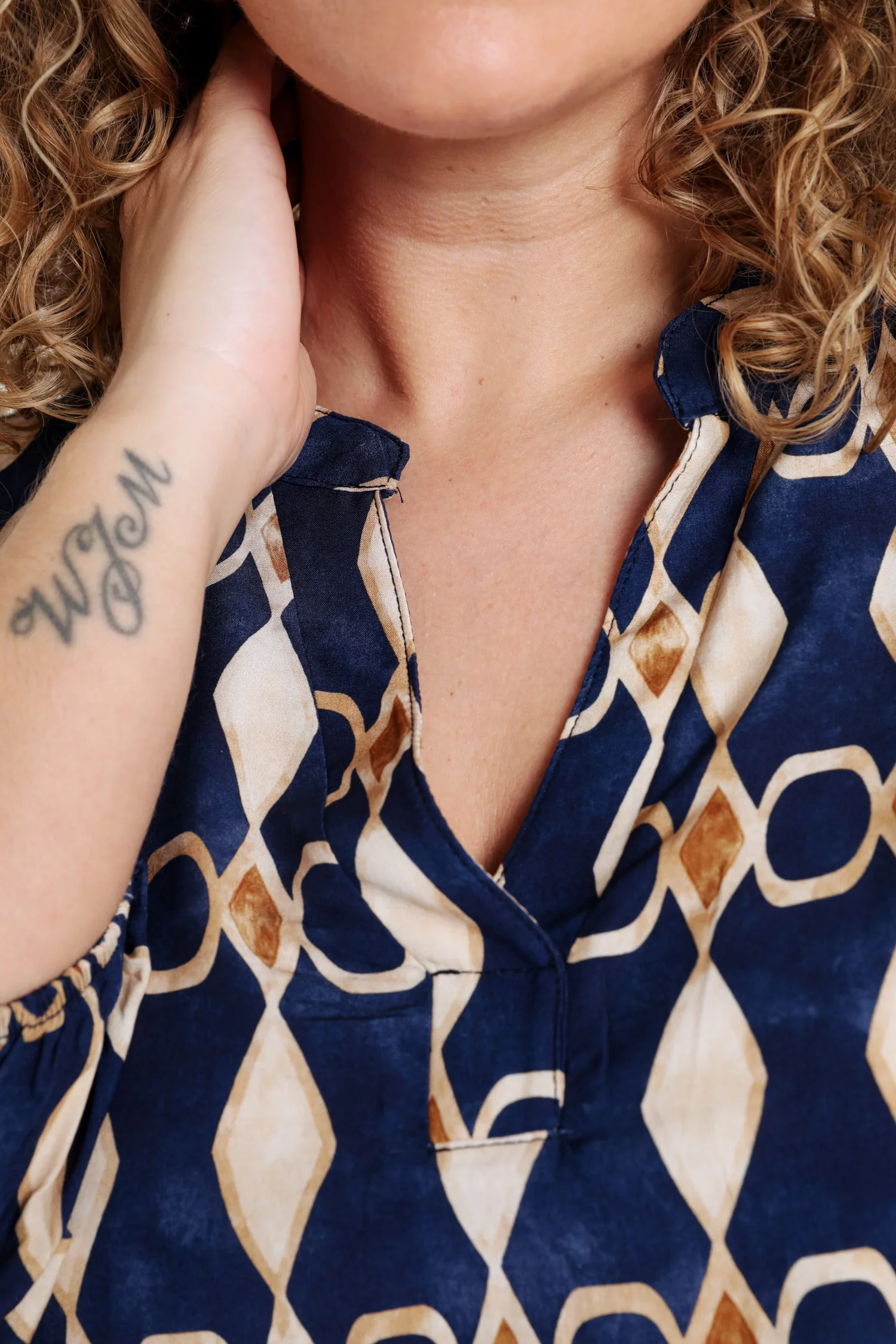 Blouse en viscose imprimé graphique - Image 4