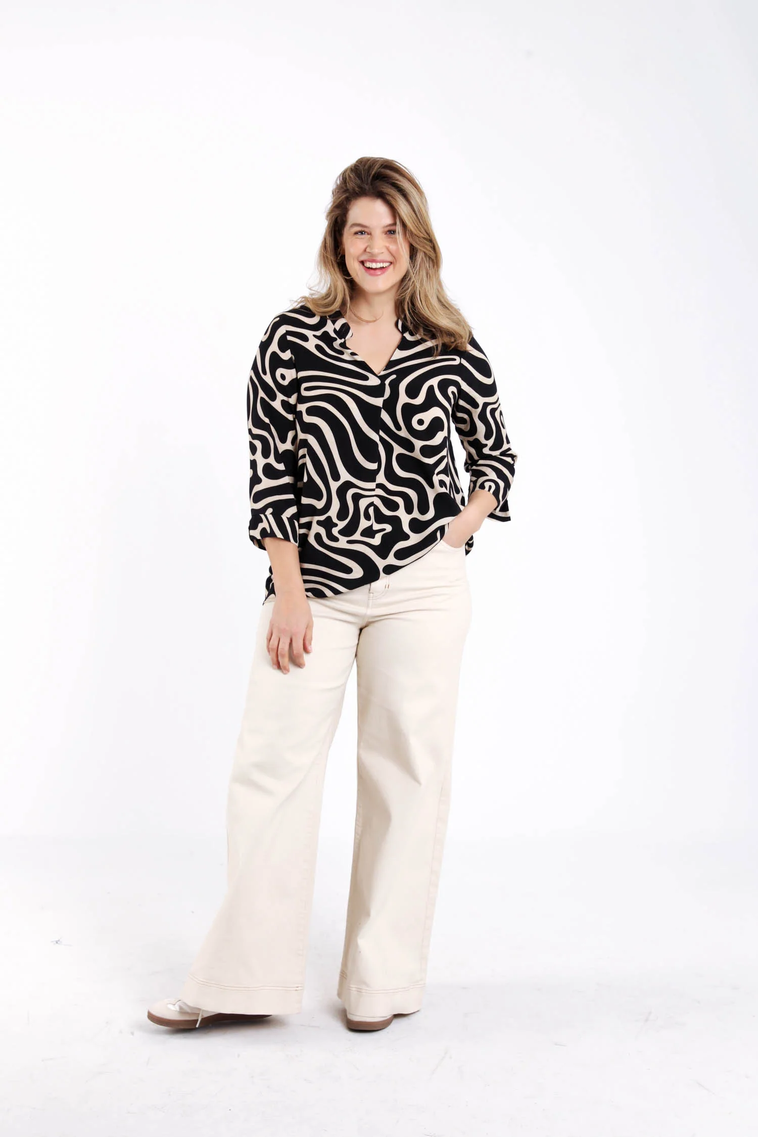Blouse en viscose imprimé graphique bicolore - Image 7