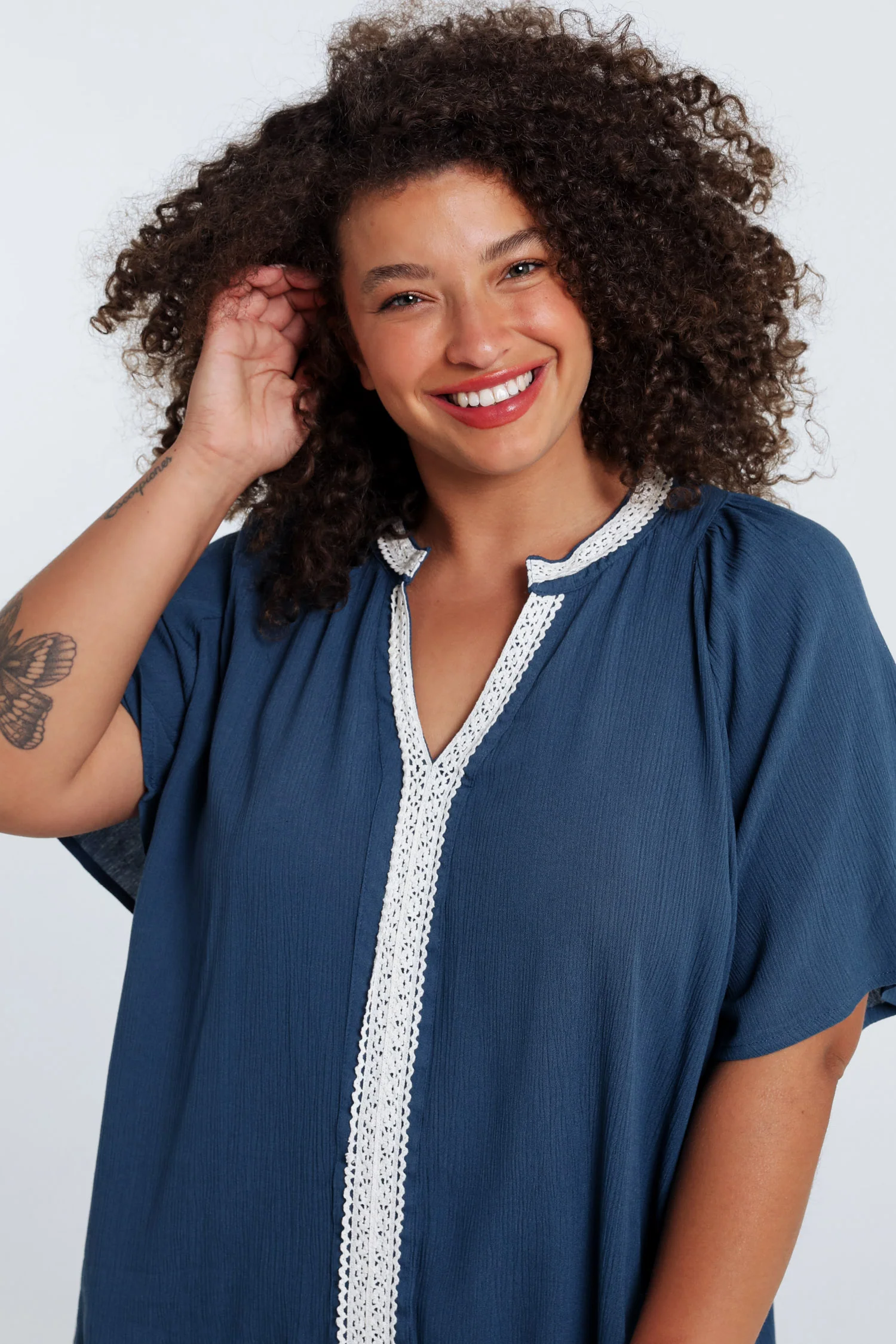 Blouse en viscose unie et macramé - Image 3