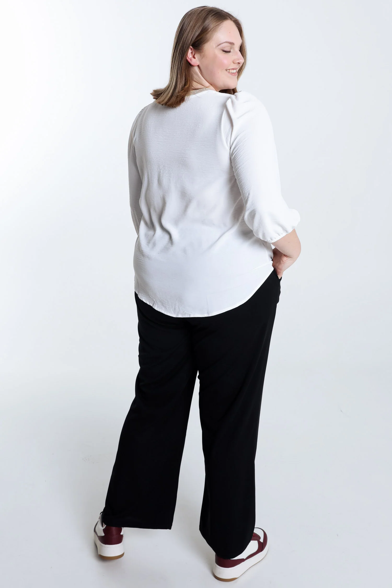 Blouse unie avec bande dorée - Image 2