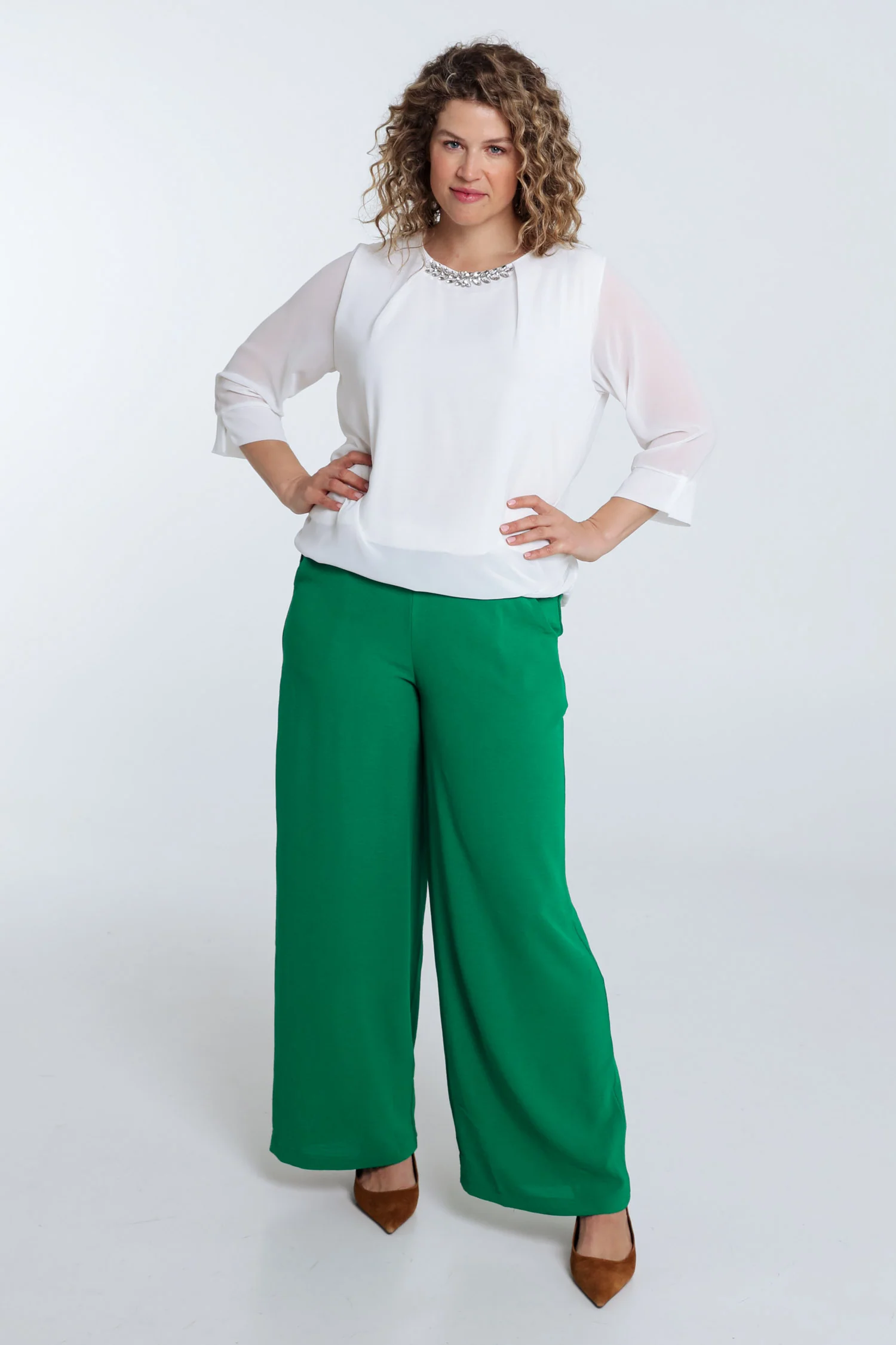 Blouse unie avec bijoux - Image 7