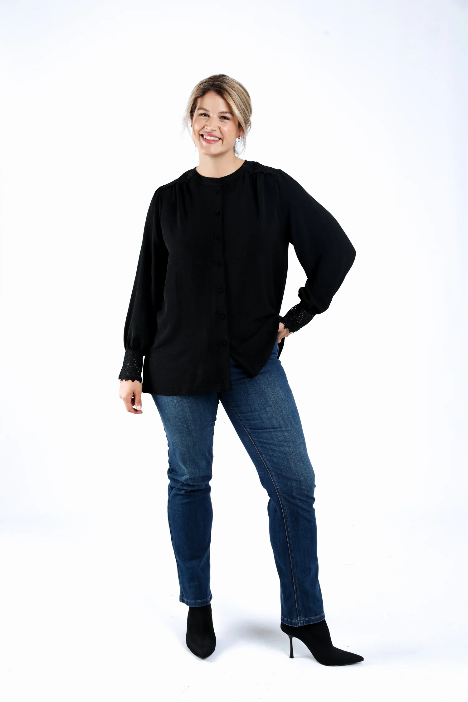 Blouse unie avec dentelle - Image 7