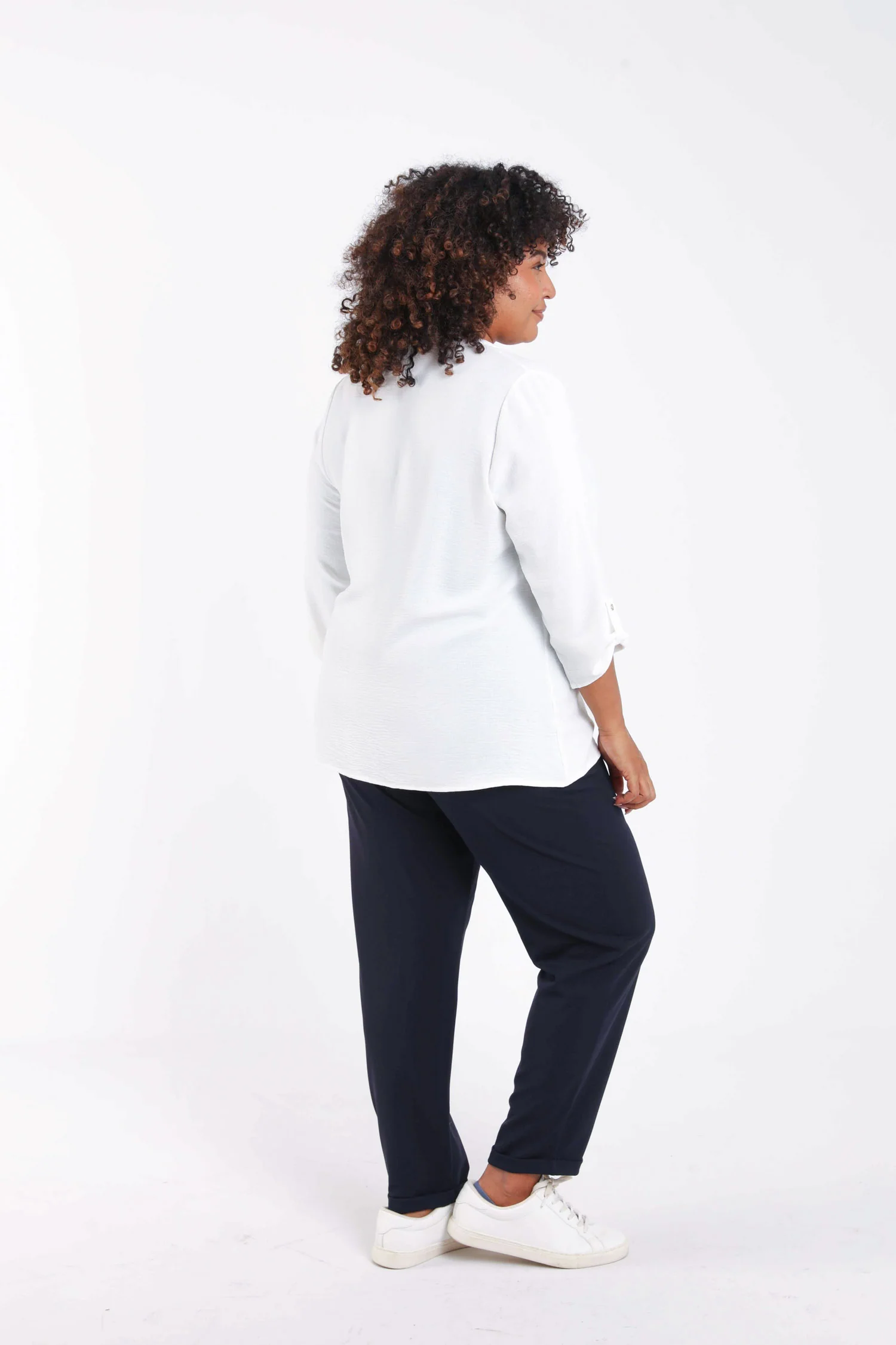 Blouse unie détail bijoux - Image 2