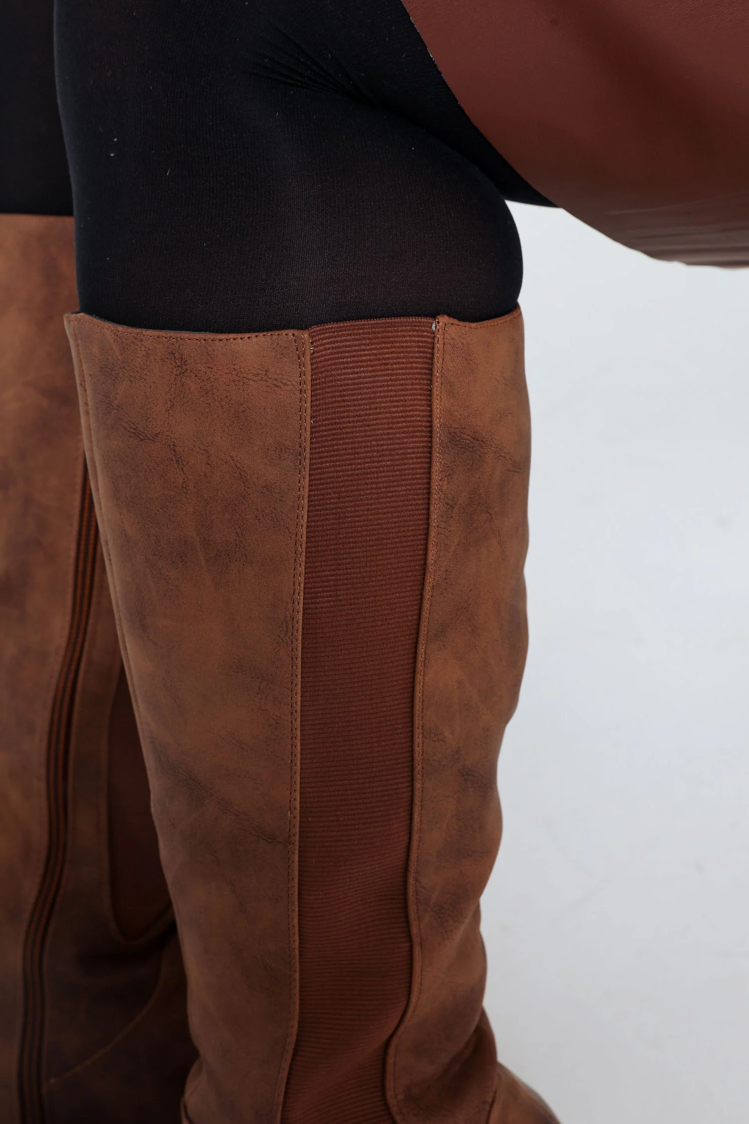 Bottes classiques Ă talons - Image 8