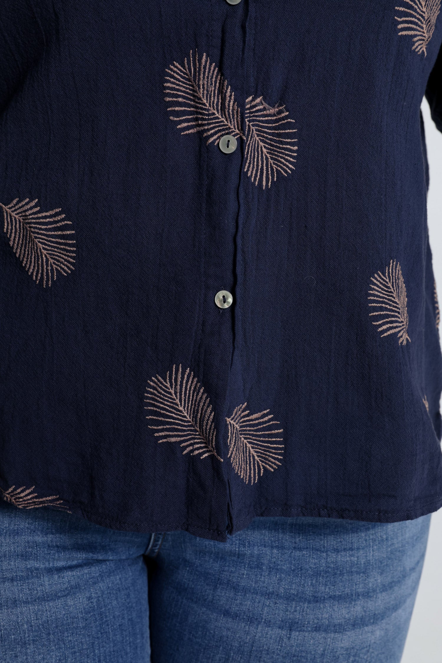 Chemise en coton unie avec feuilles brodées - Image 17