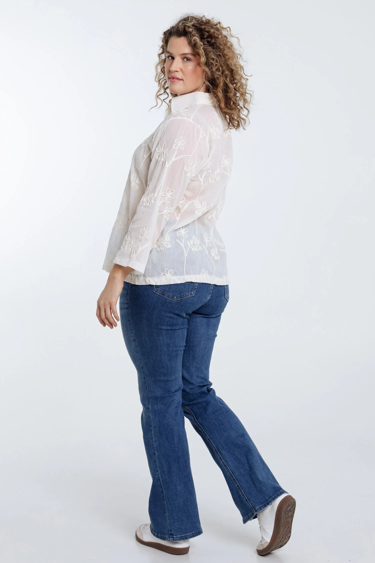 Chemise en coton unie avec fleurs brodées - Image 2