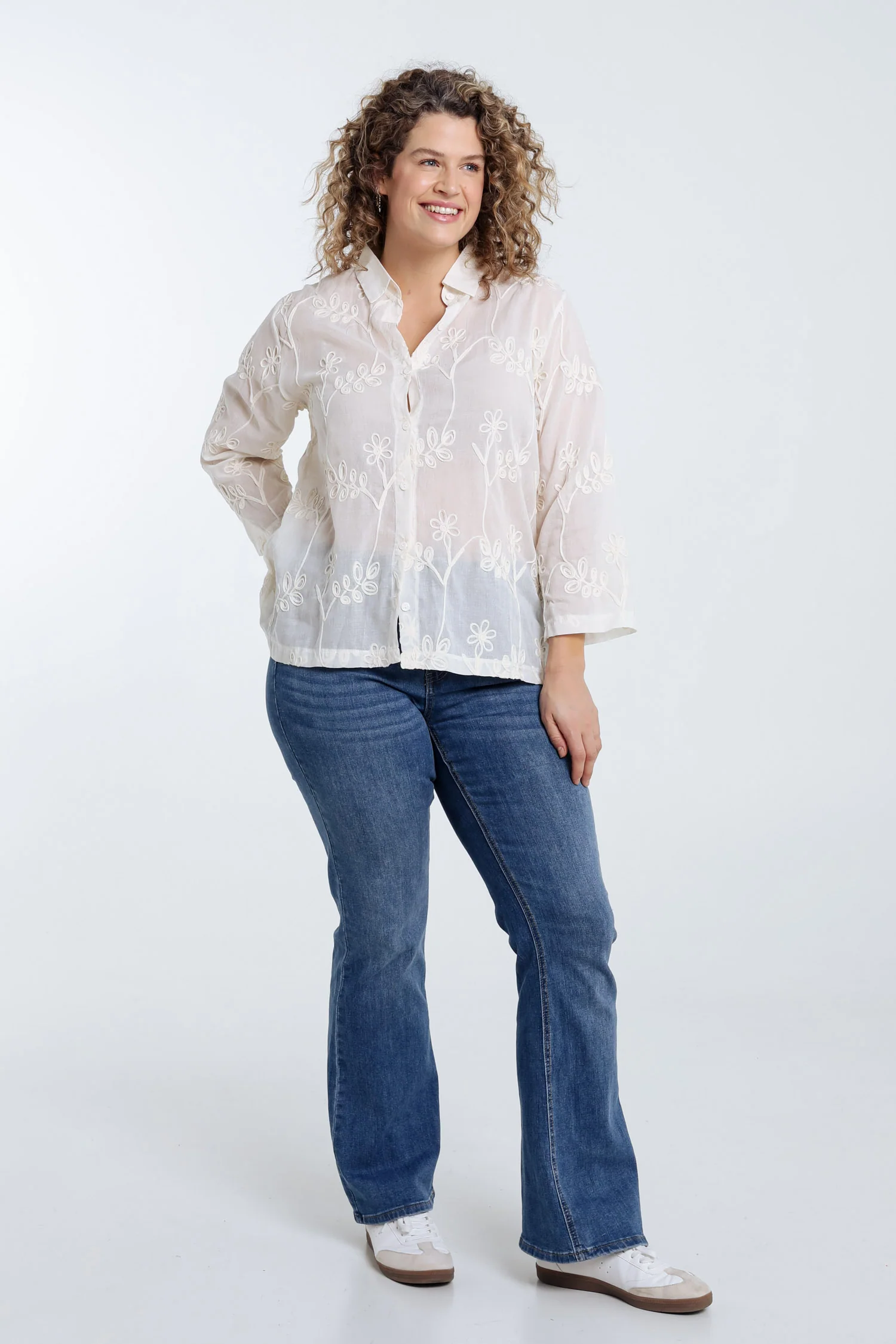 Chemise en coton unie avec fleurs brodées - Image 9