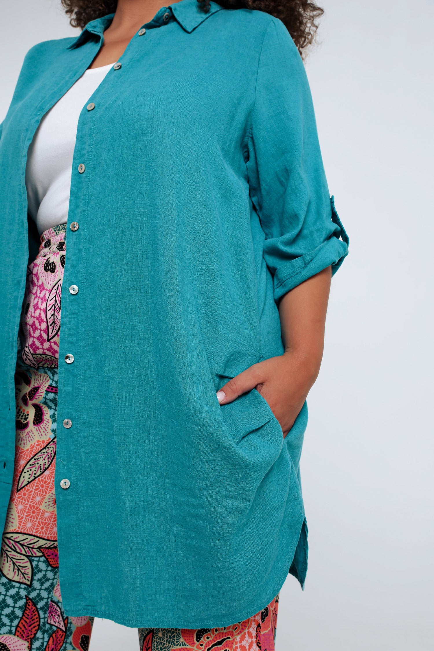 Chemise longue en lin et viscose unie - Image 5