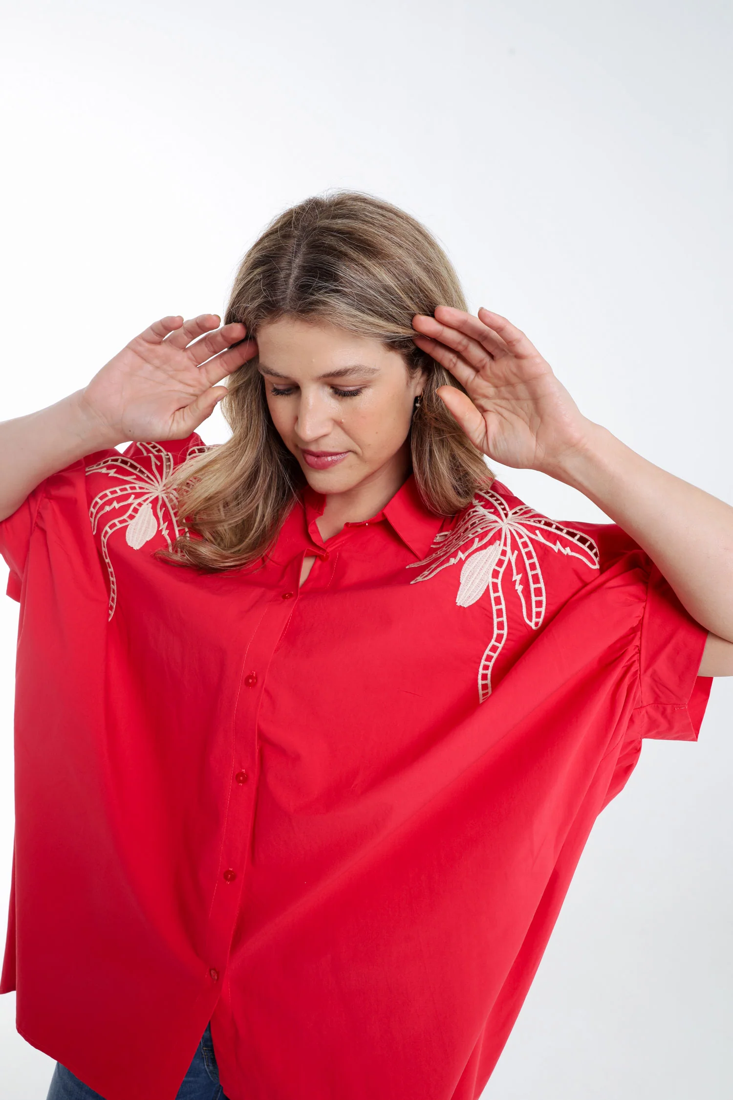 Chemise oversize en coton unie avec broderies - Image 4