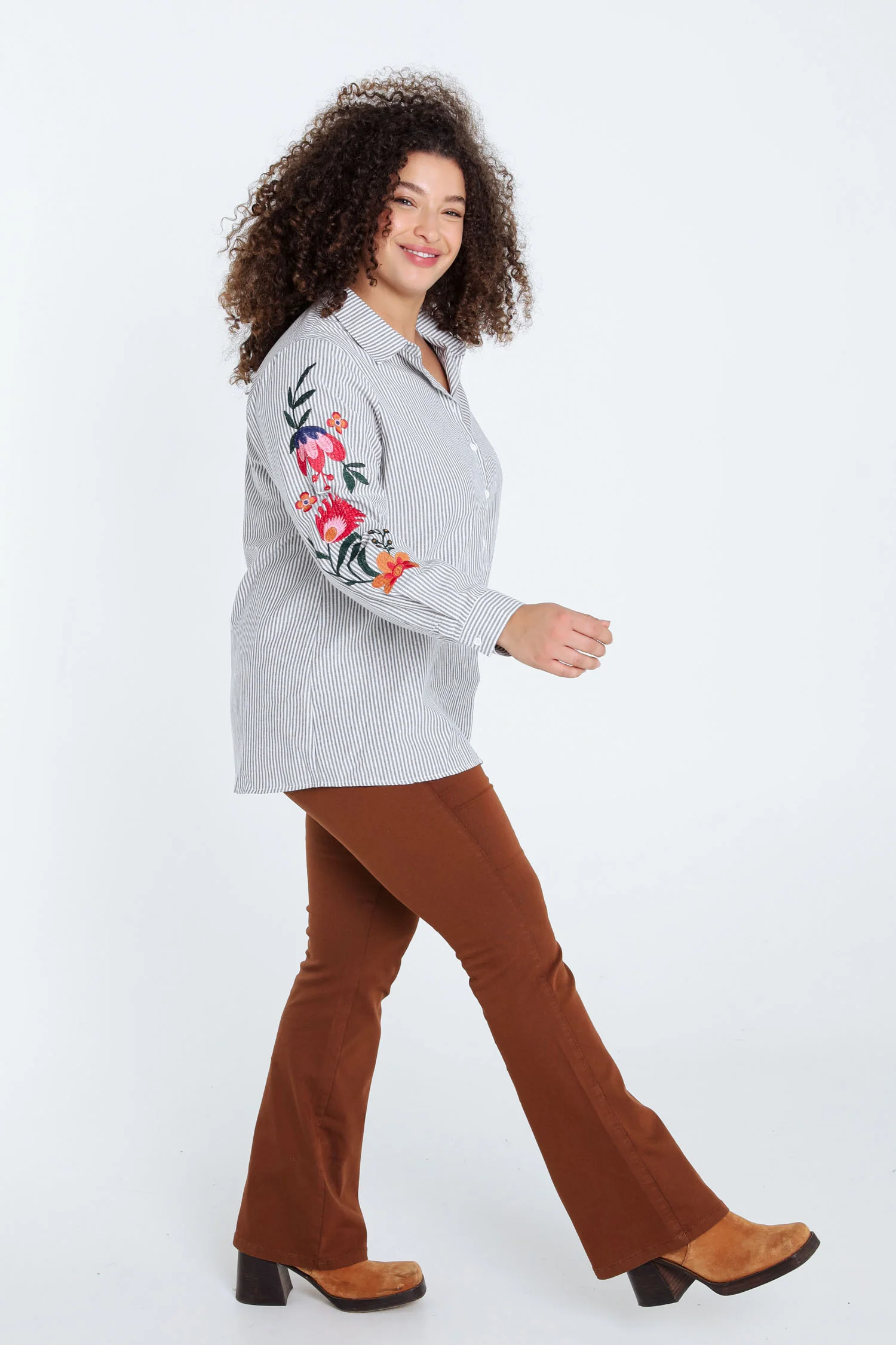 Chemise rayée avec manches brodées - Image 9