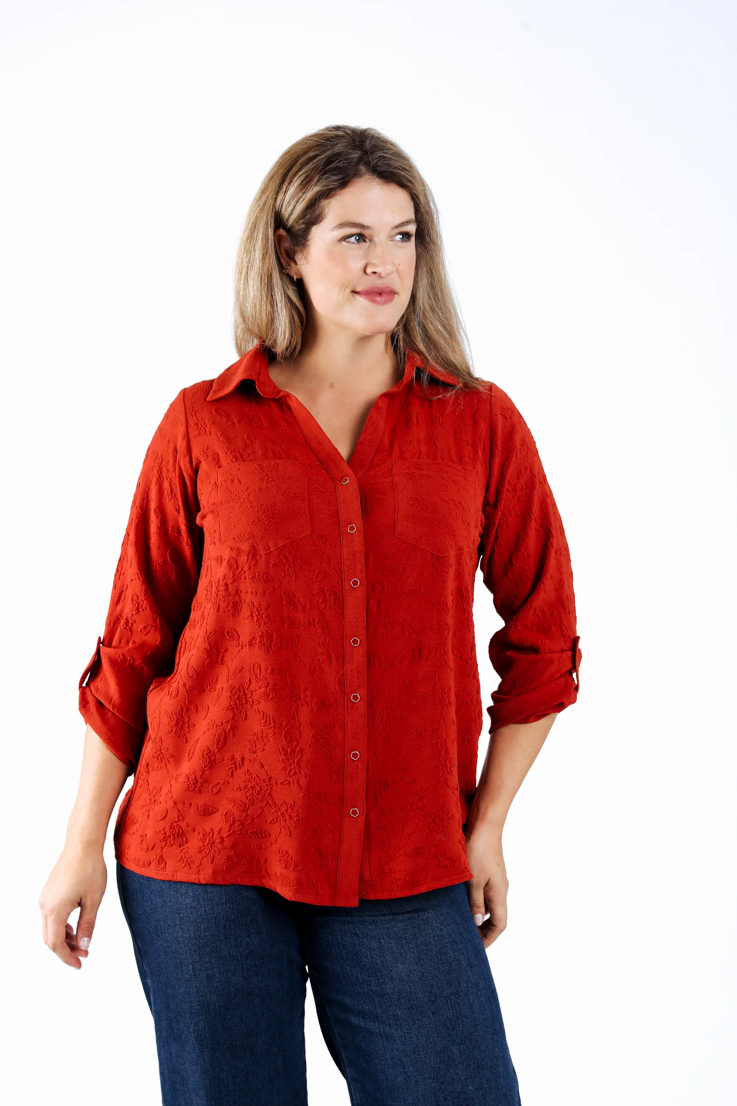 Chemise unie avec motif fleurs en relief