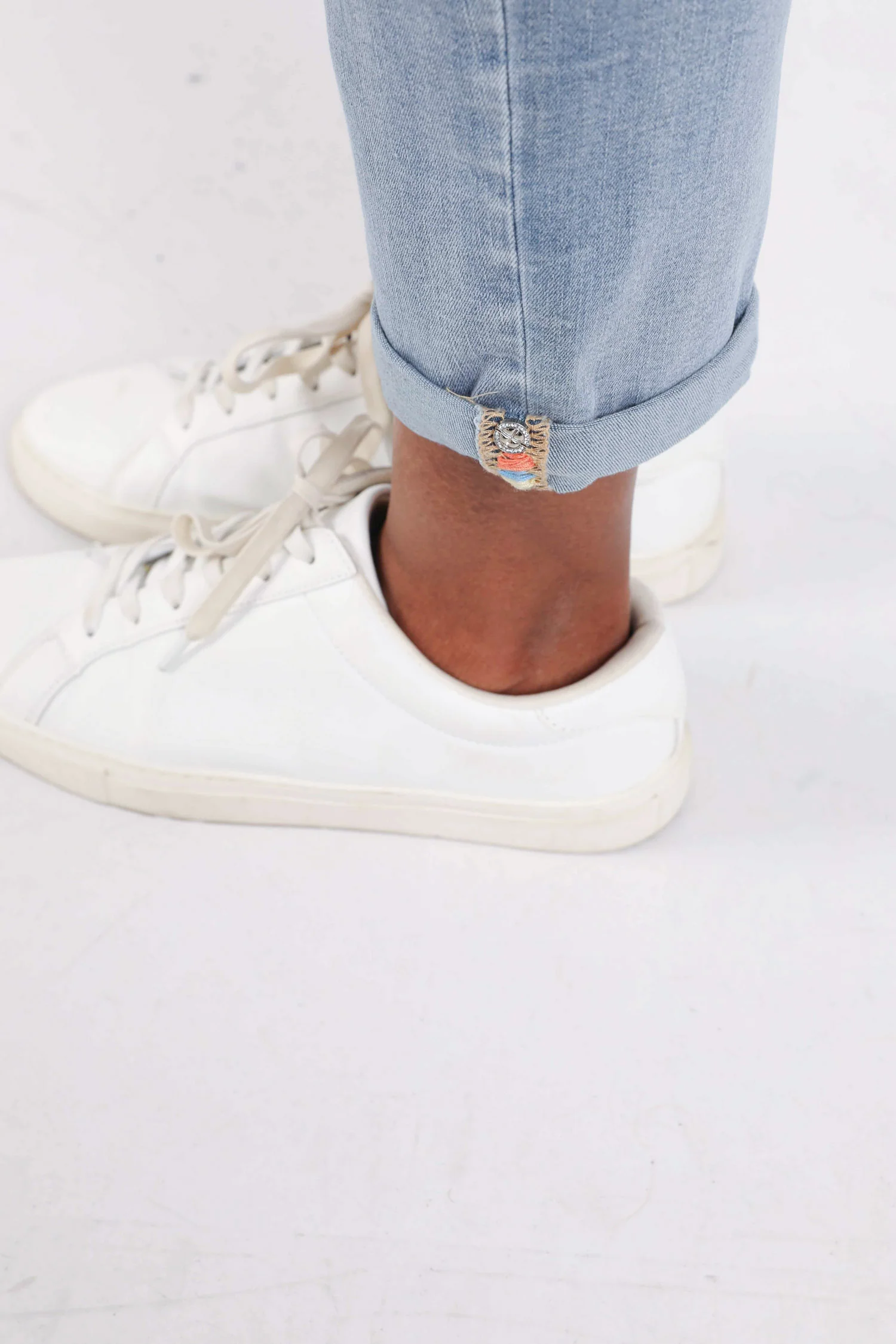 Jeans Louise slim 3/4 avec ceinture fantaisie - Image 6