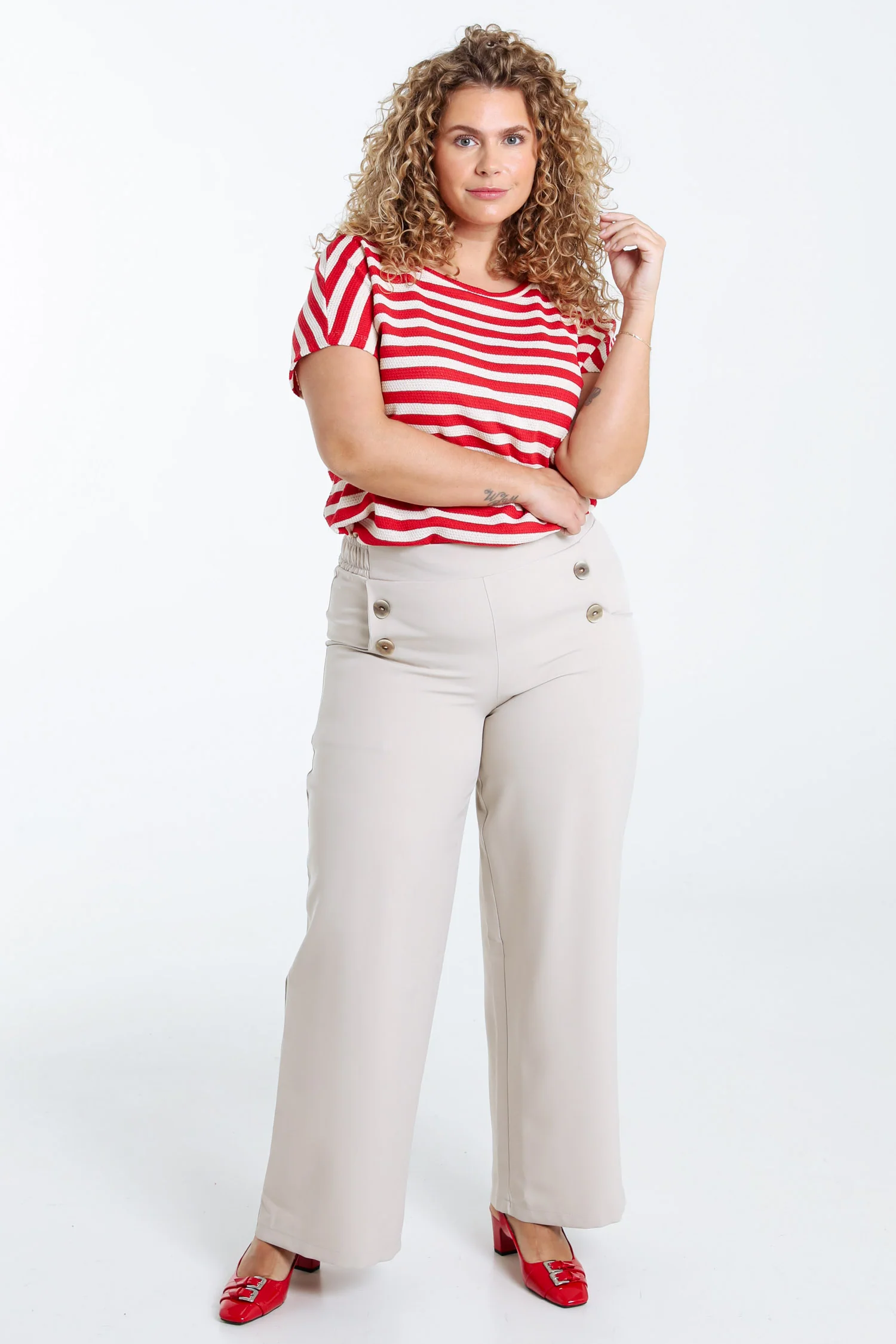 Pantalon 7/8 avec boutons décoratifs - Image 8