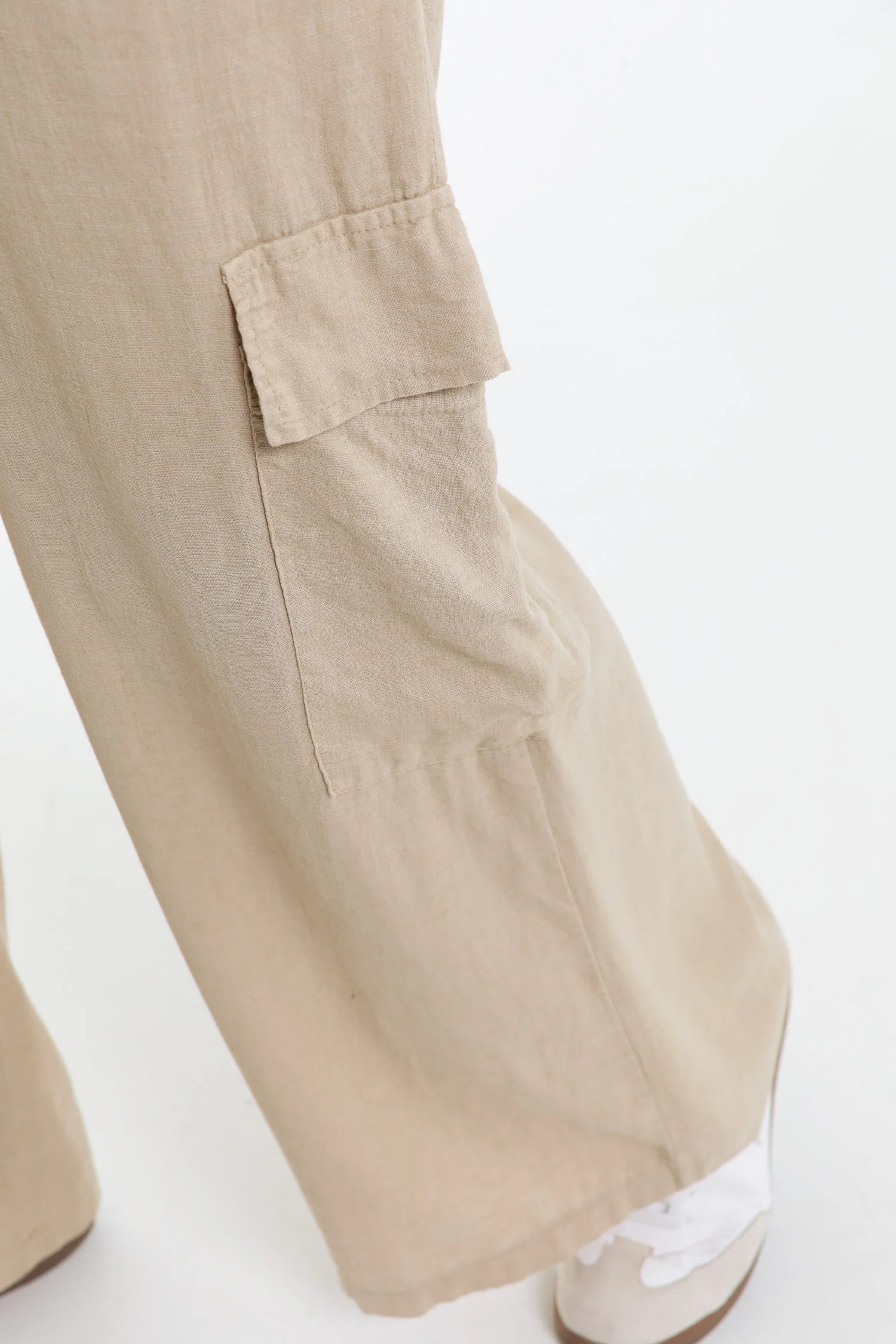 Pantalon cargo large en lin et viscose uni - Image 4
