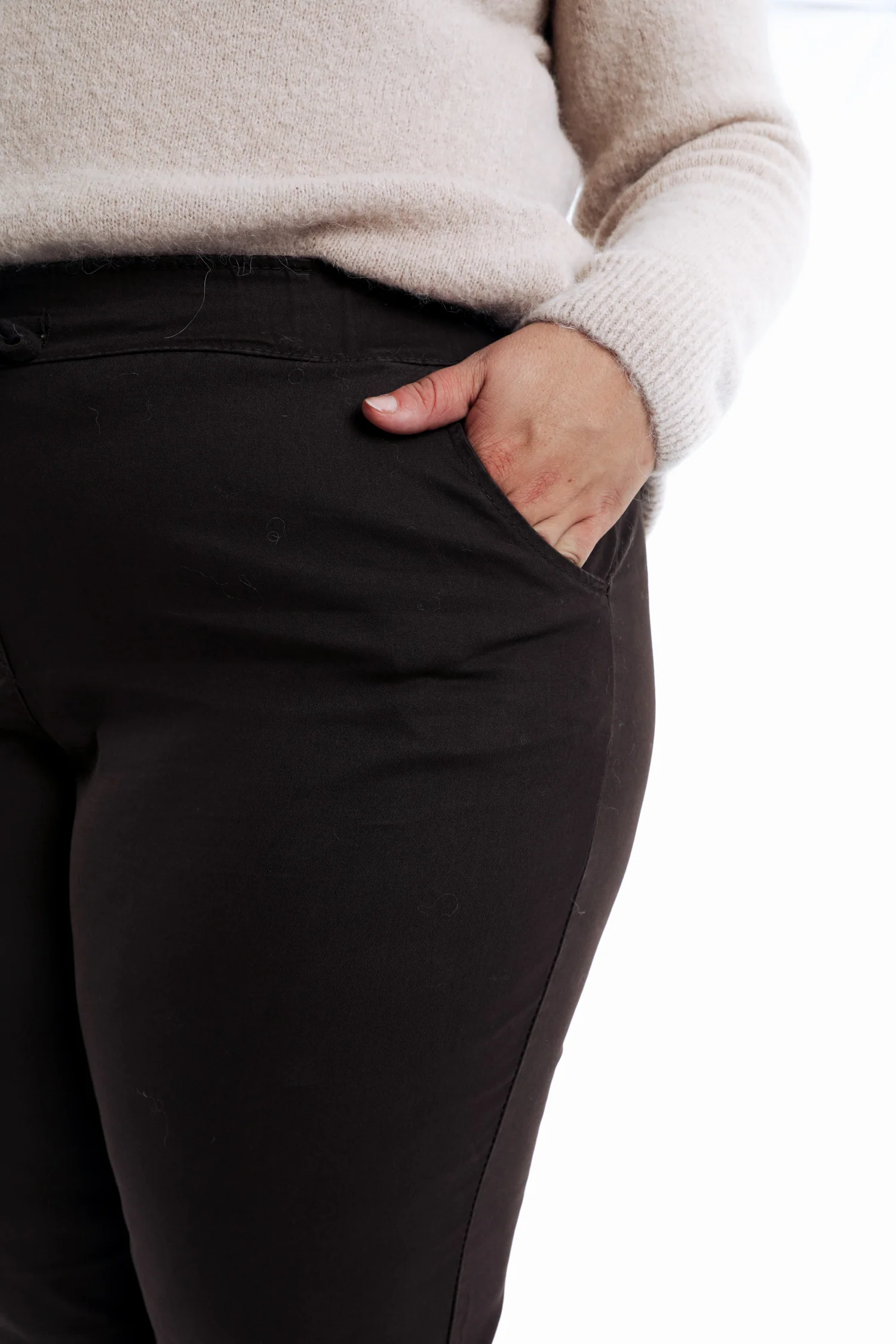 Pantalon chino en coton léger uni - Image 4