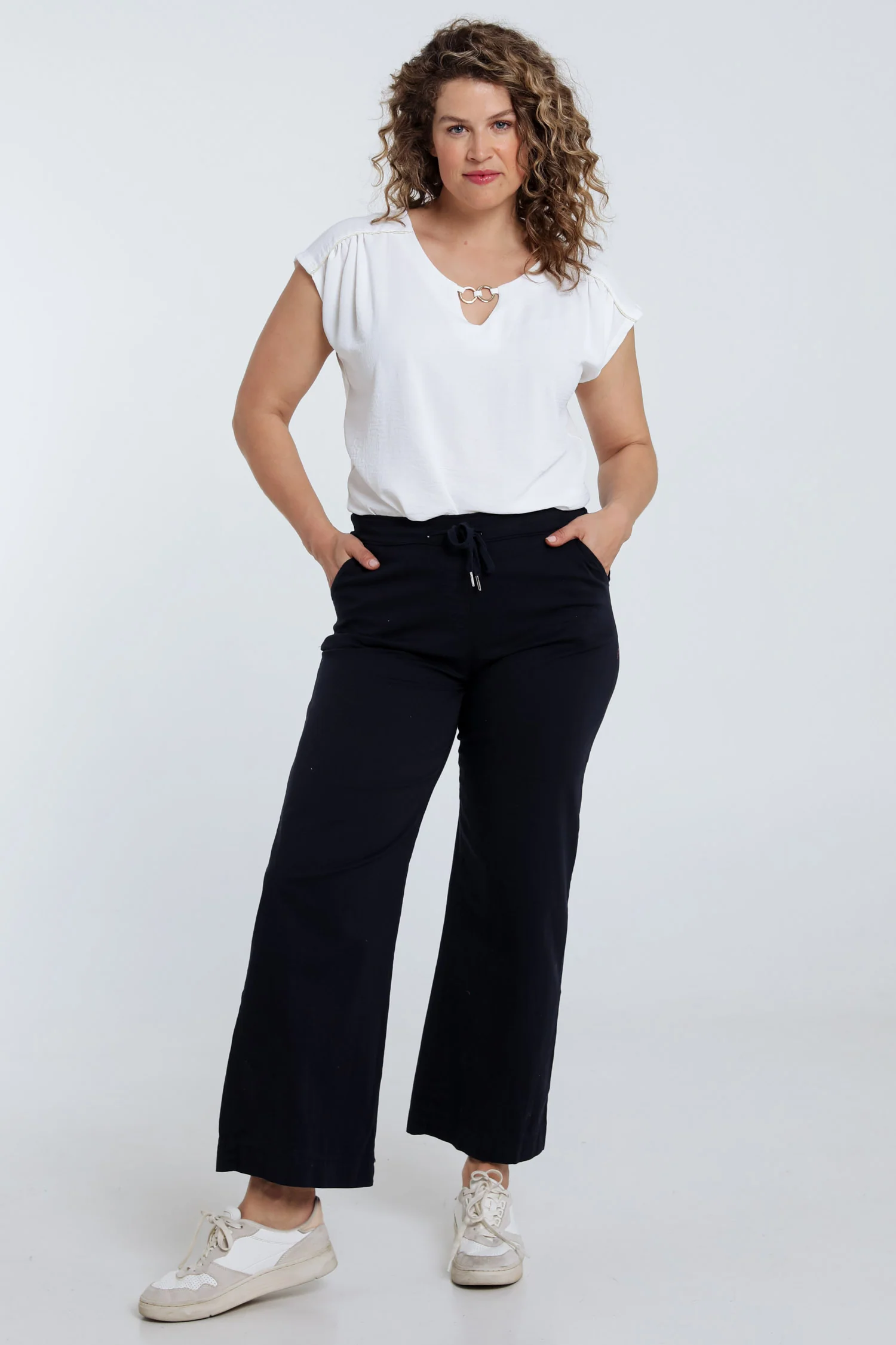 Pantalon chino jambe large uni - Image 9