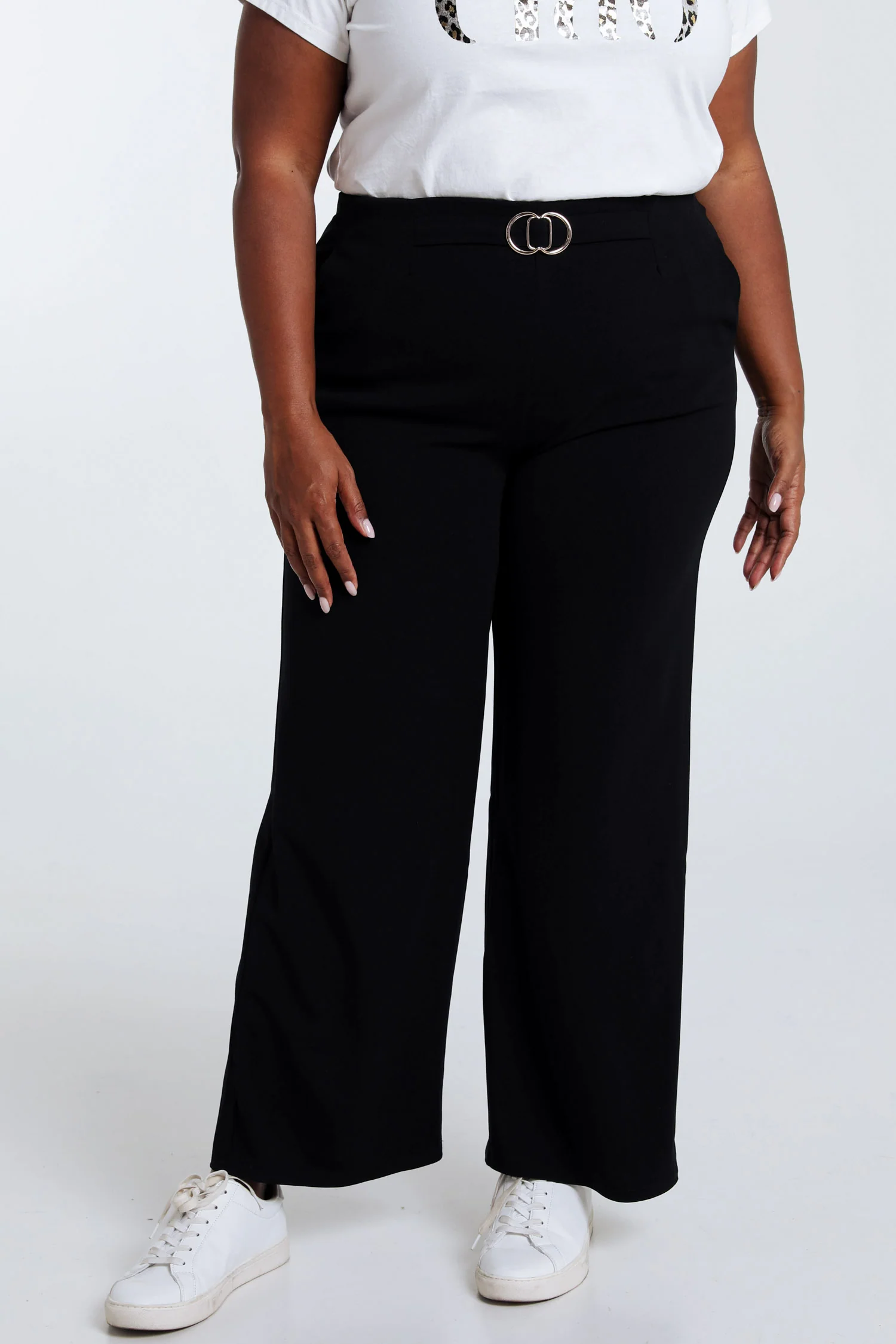Pantalon droit avec boucle dorée - Image 2