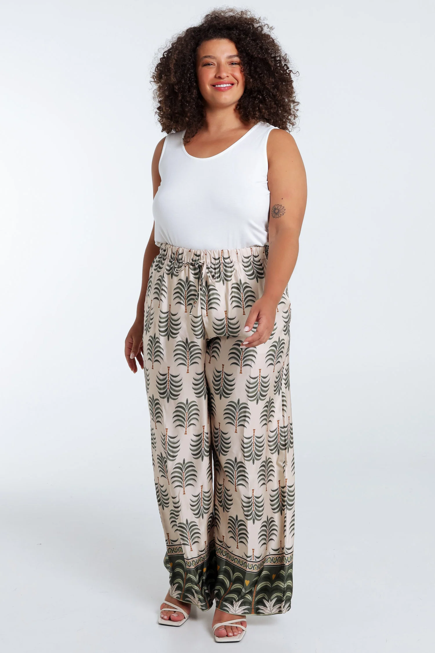 Pantalon effet satin imprimé palmier - Image 7
