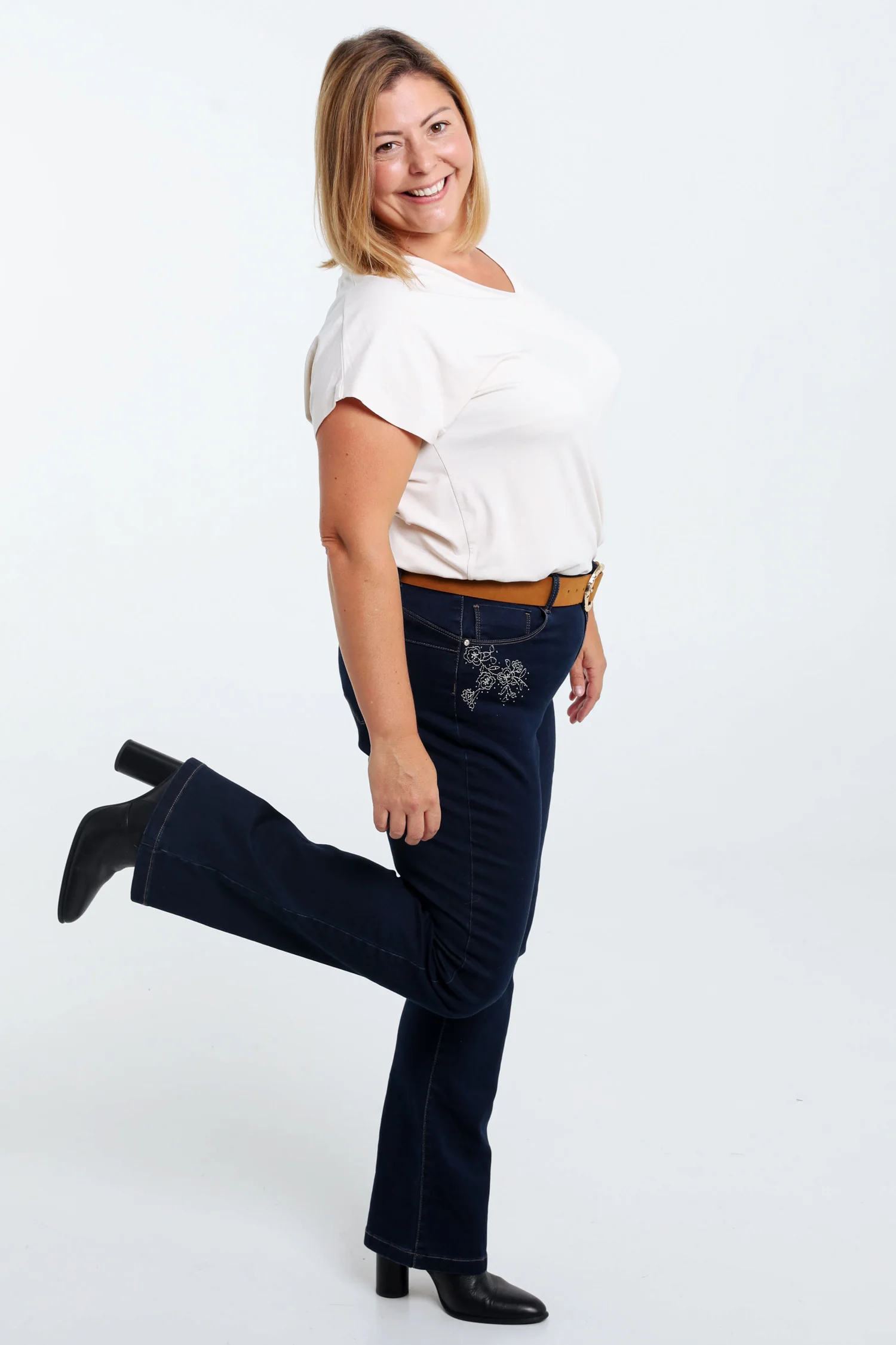 Pantalon flare brodé en coton - Image 8