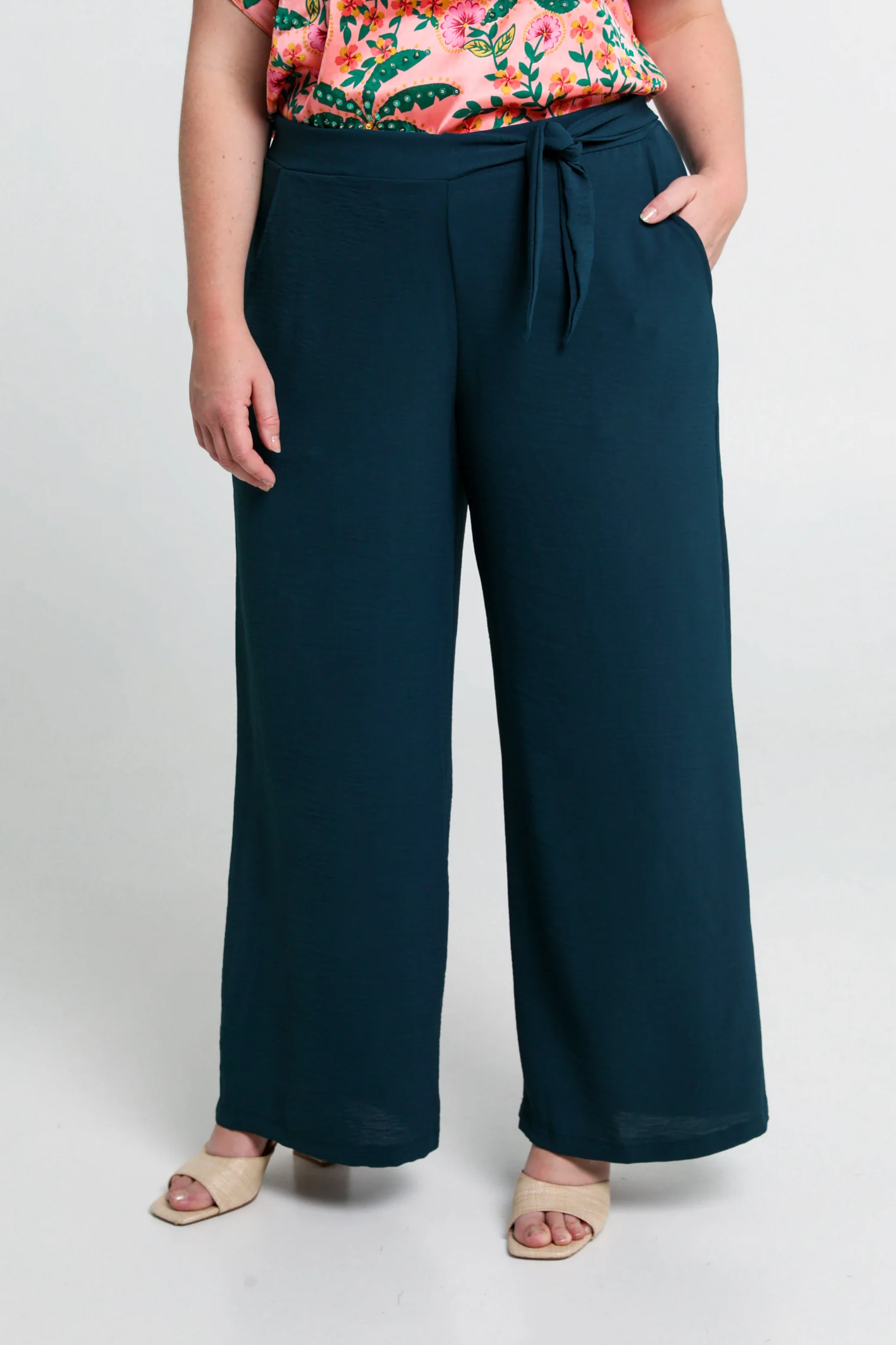 Pantalon large avec nœud - Image 11
