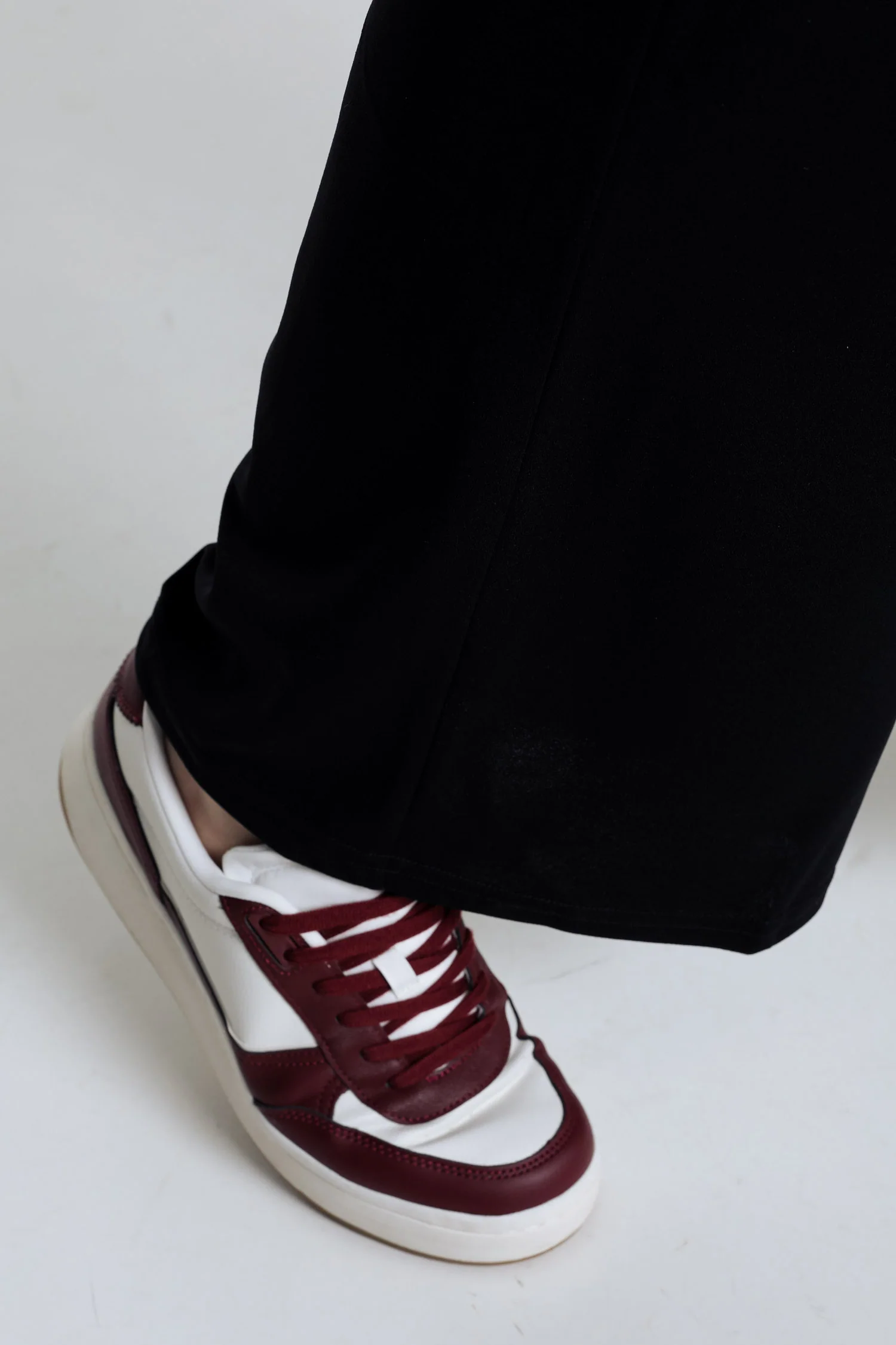 Pantalon large uni avec boucle dorée - Image 4
