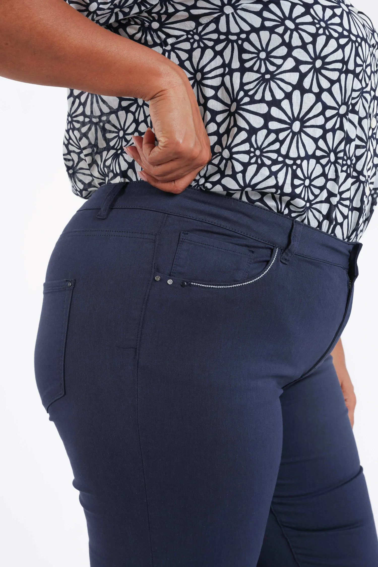Pantalon slim Louise 7/8 - Image 5