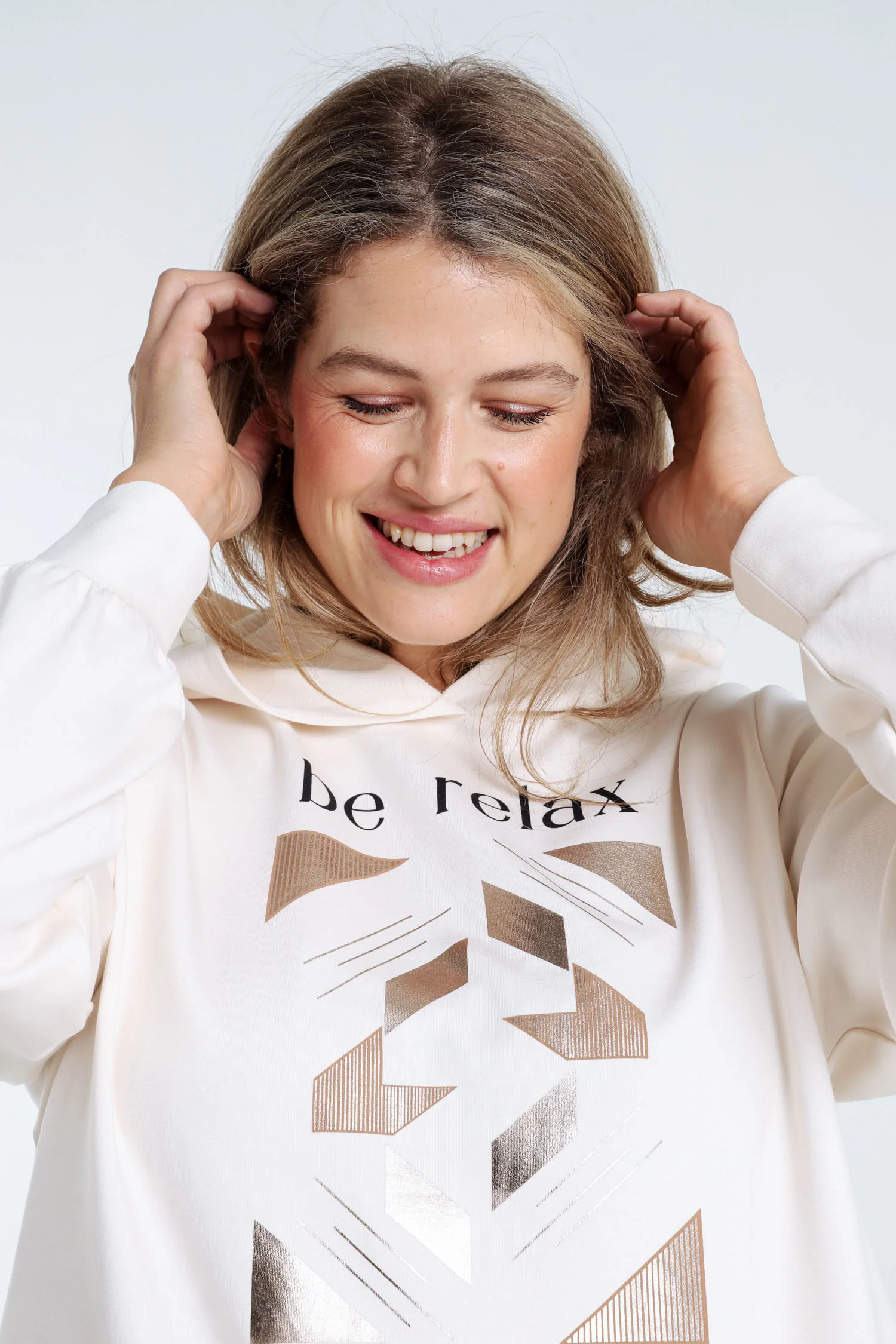 Pull Ă capuche avec inscription foil - Image 3