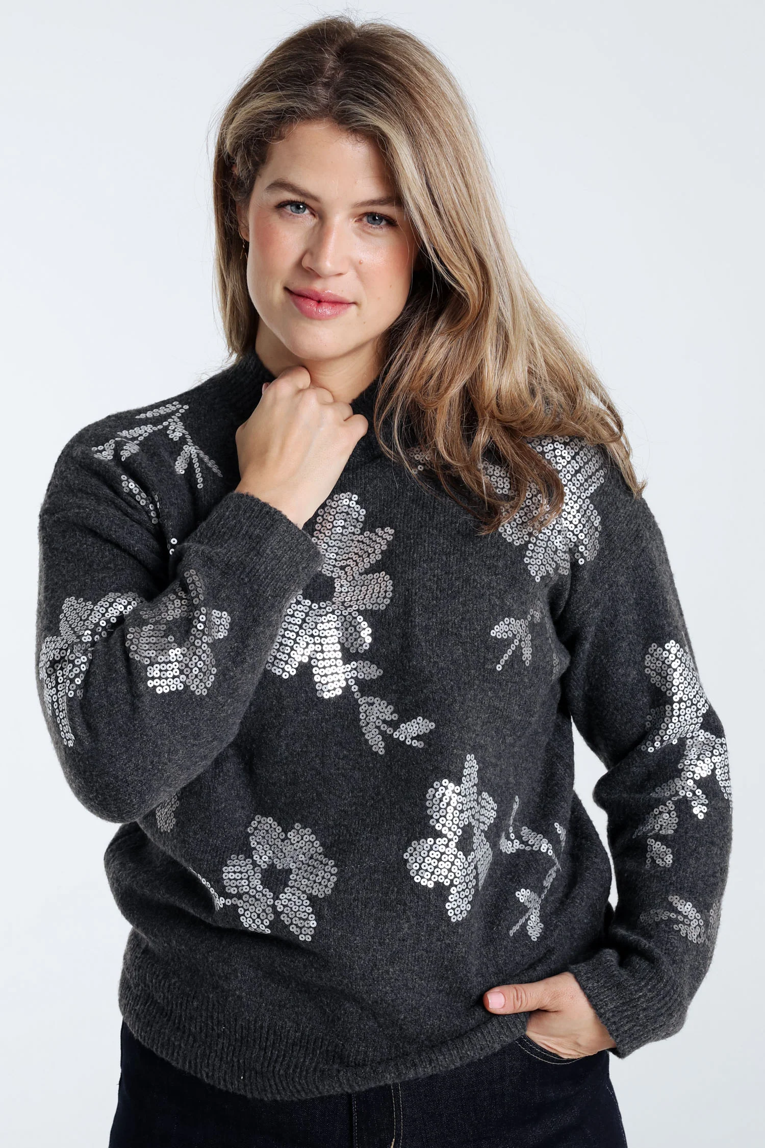Pull avec fleurs en sequins