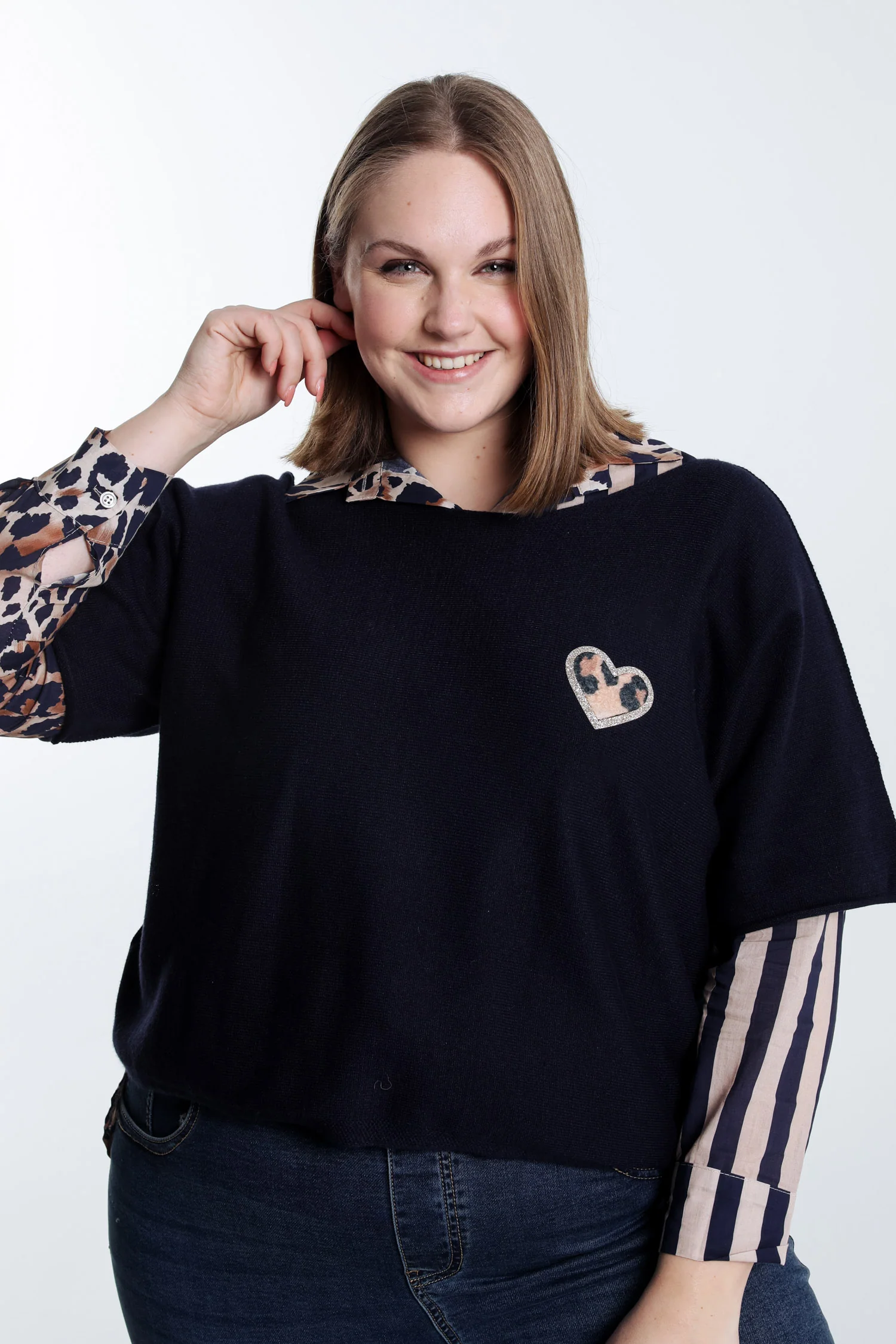 Pull cape uni avec coeur - Image 12