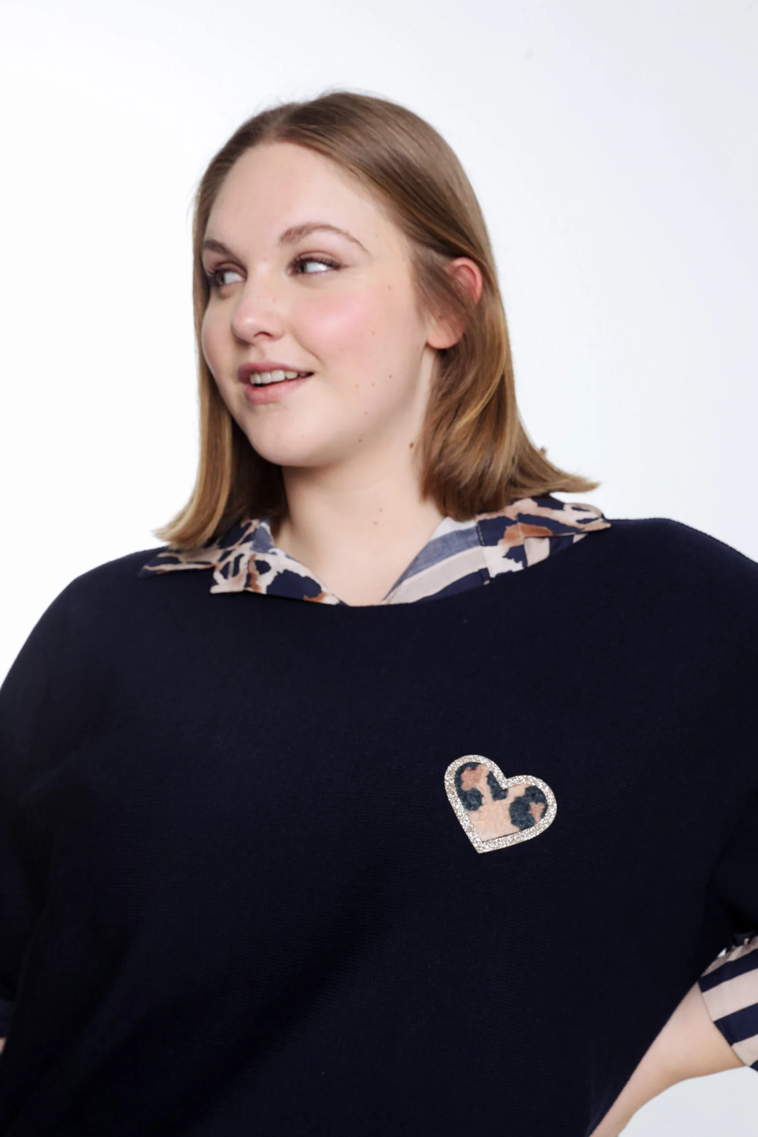 Pull cape uni avec coeur - Image 16