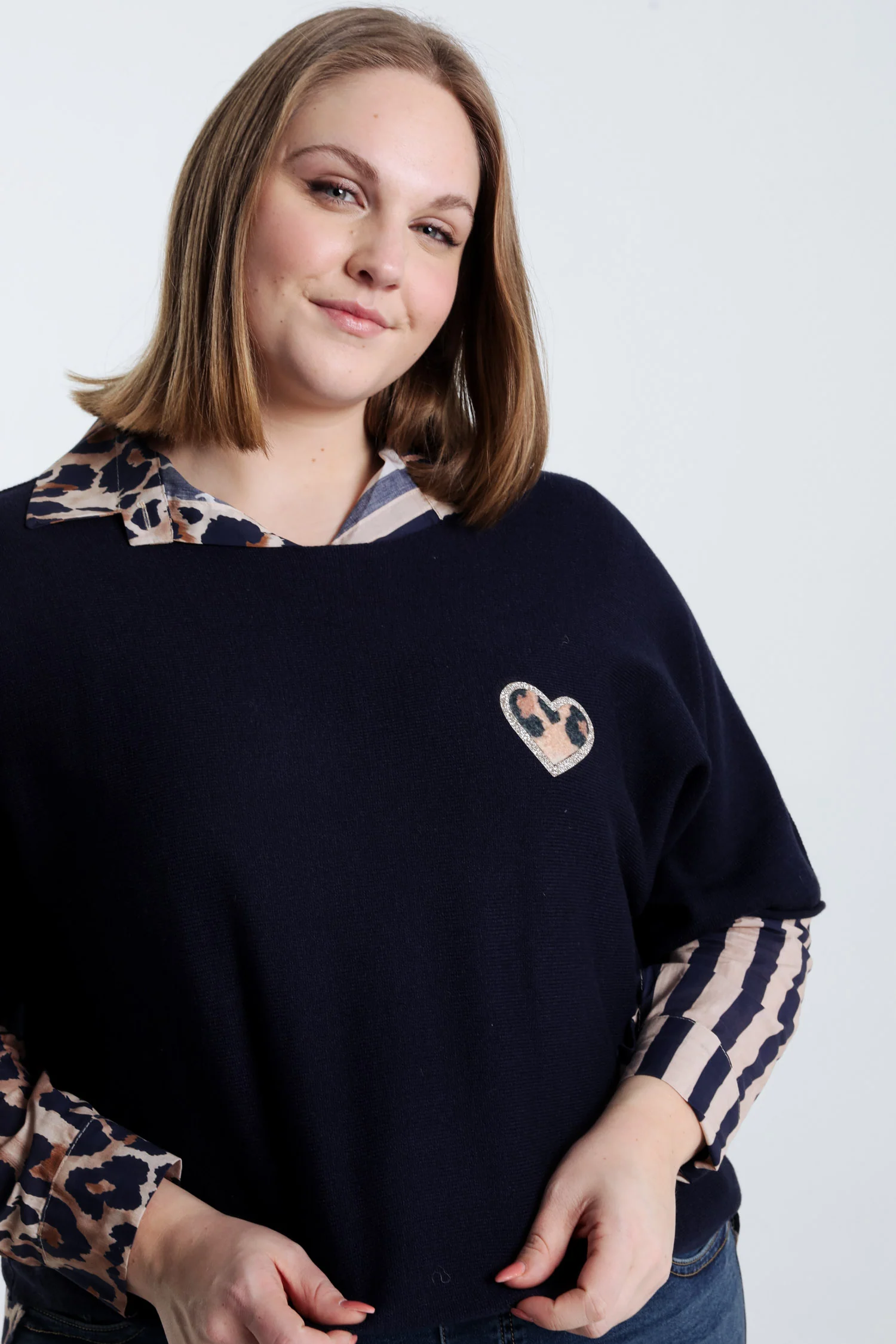 Pull cape uni avec coeur - Image 17
