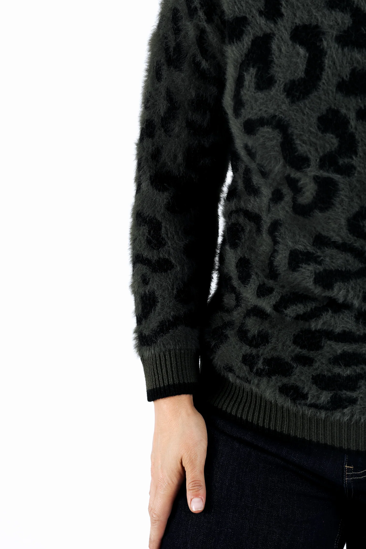 Pull poilu motif léopard - Image 4