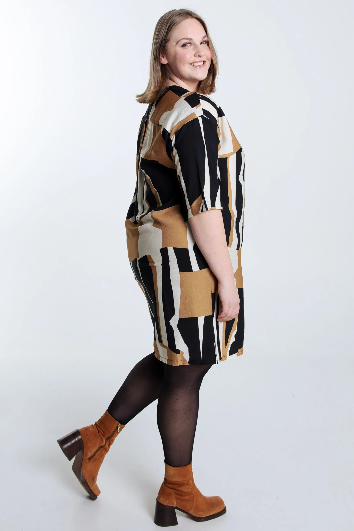 Robe en viscose imprimé graphique - Image 2