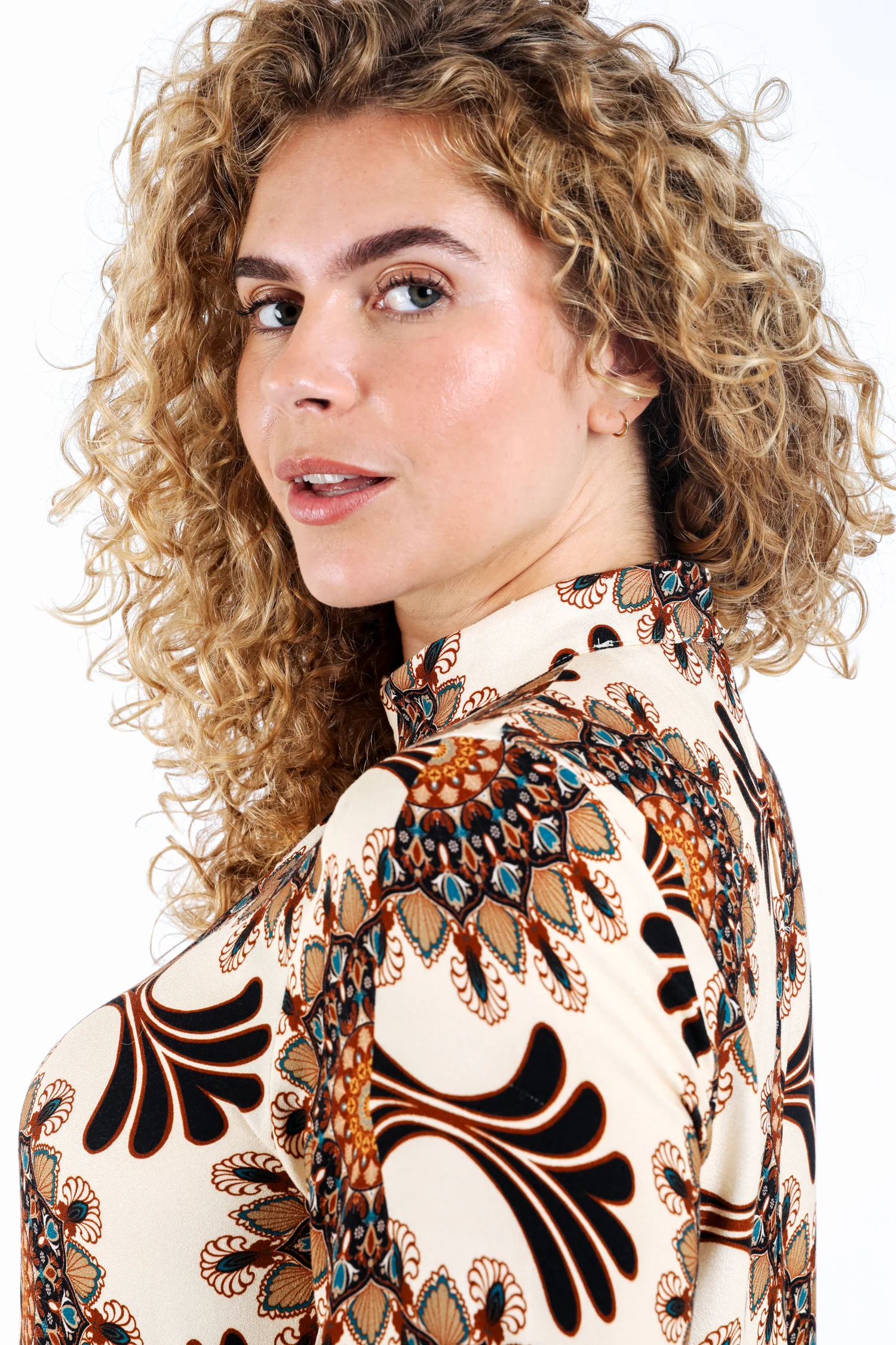 Robe en viscose imprimé graphique - Image 4