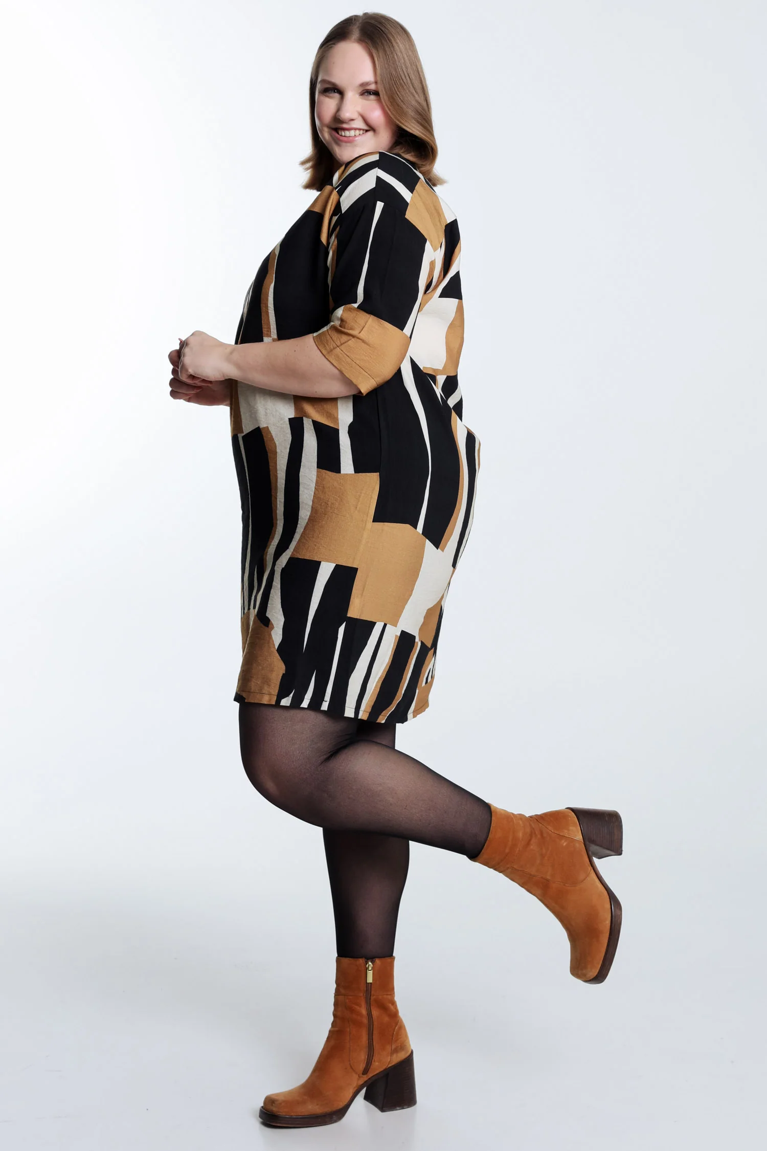 Robe en viscose imprimé graphique - Image 8