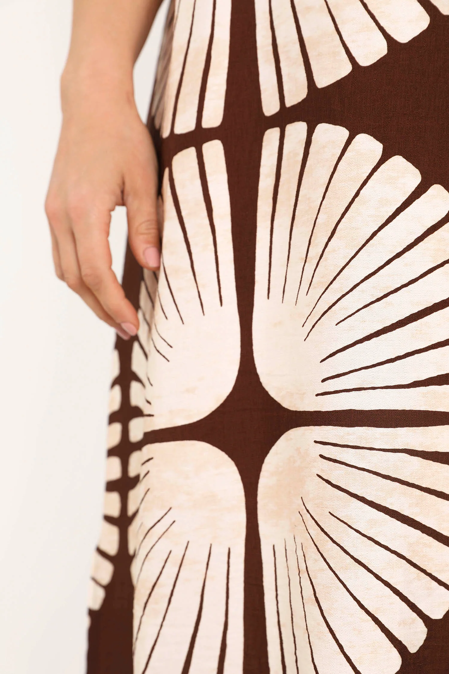 Robe en viscose imprimé graphique bicolore - Image 6