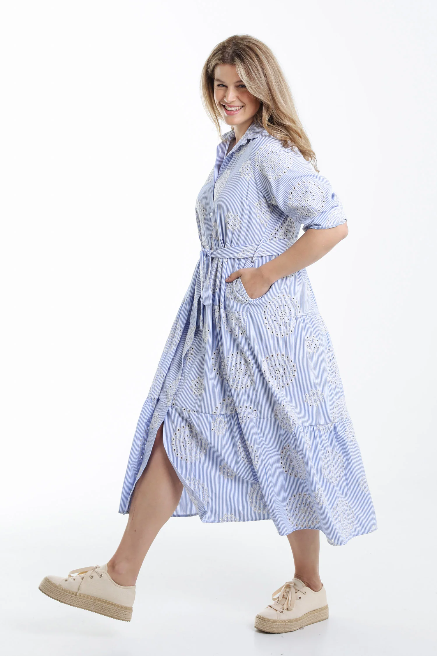 Robe longue rayée avec broderies - Image 8