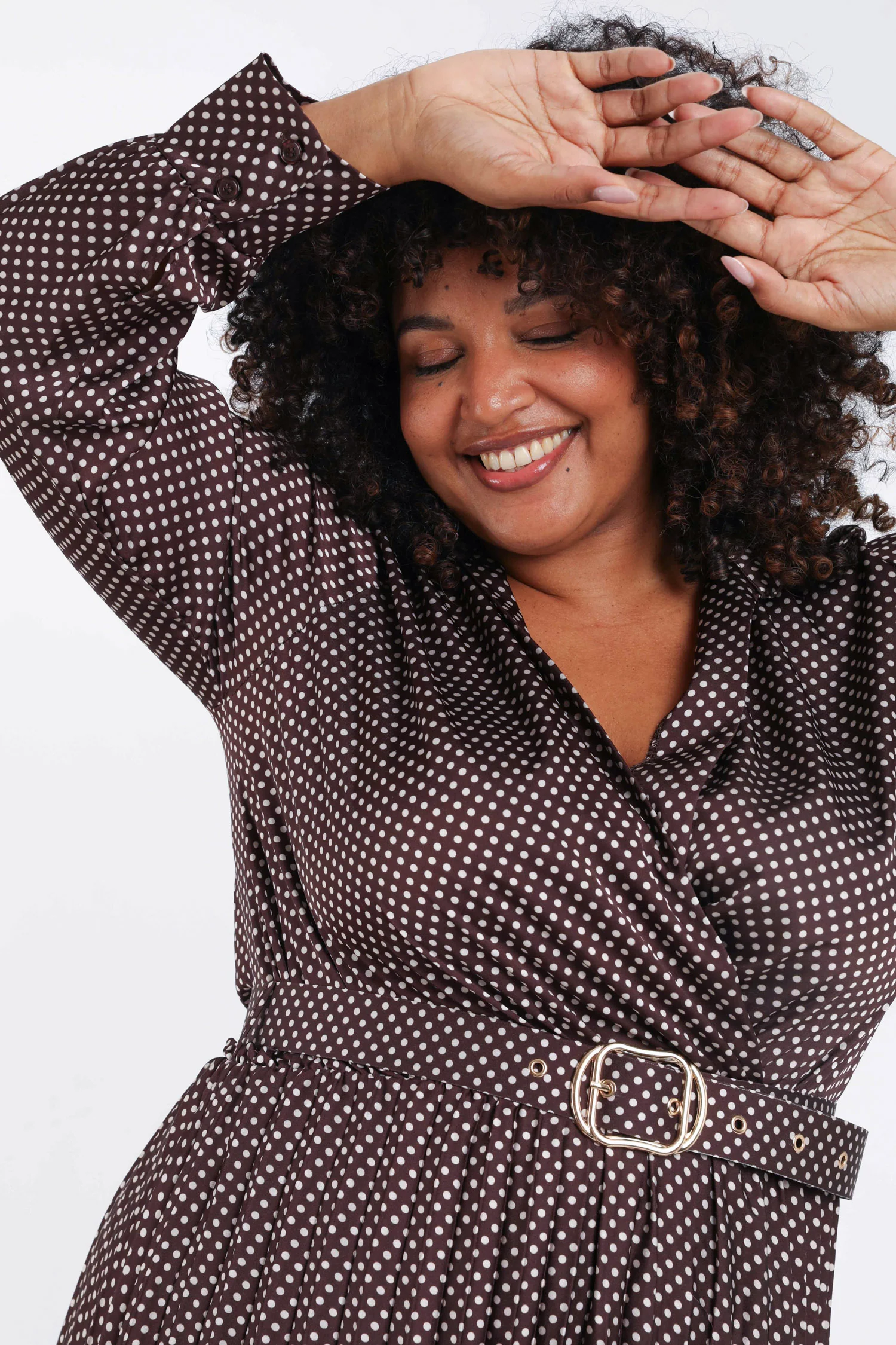 Robe longue satinée plissée à pois - Image 5