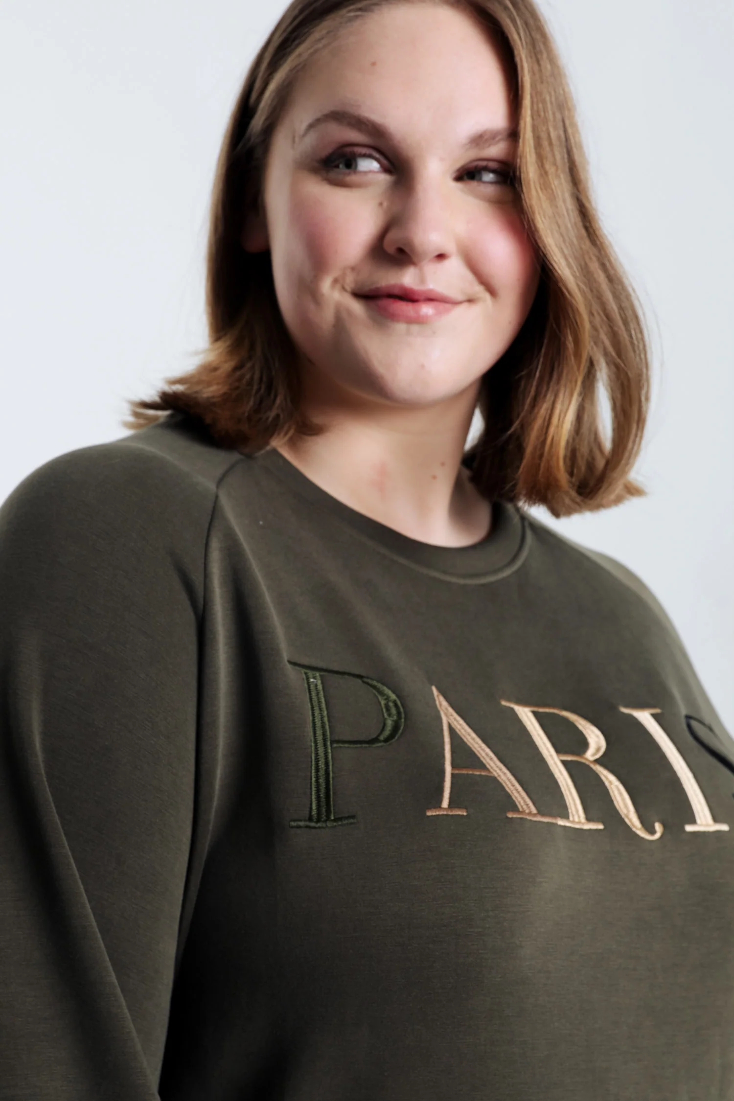 Robe sweat broderie Paris - Image 4